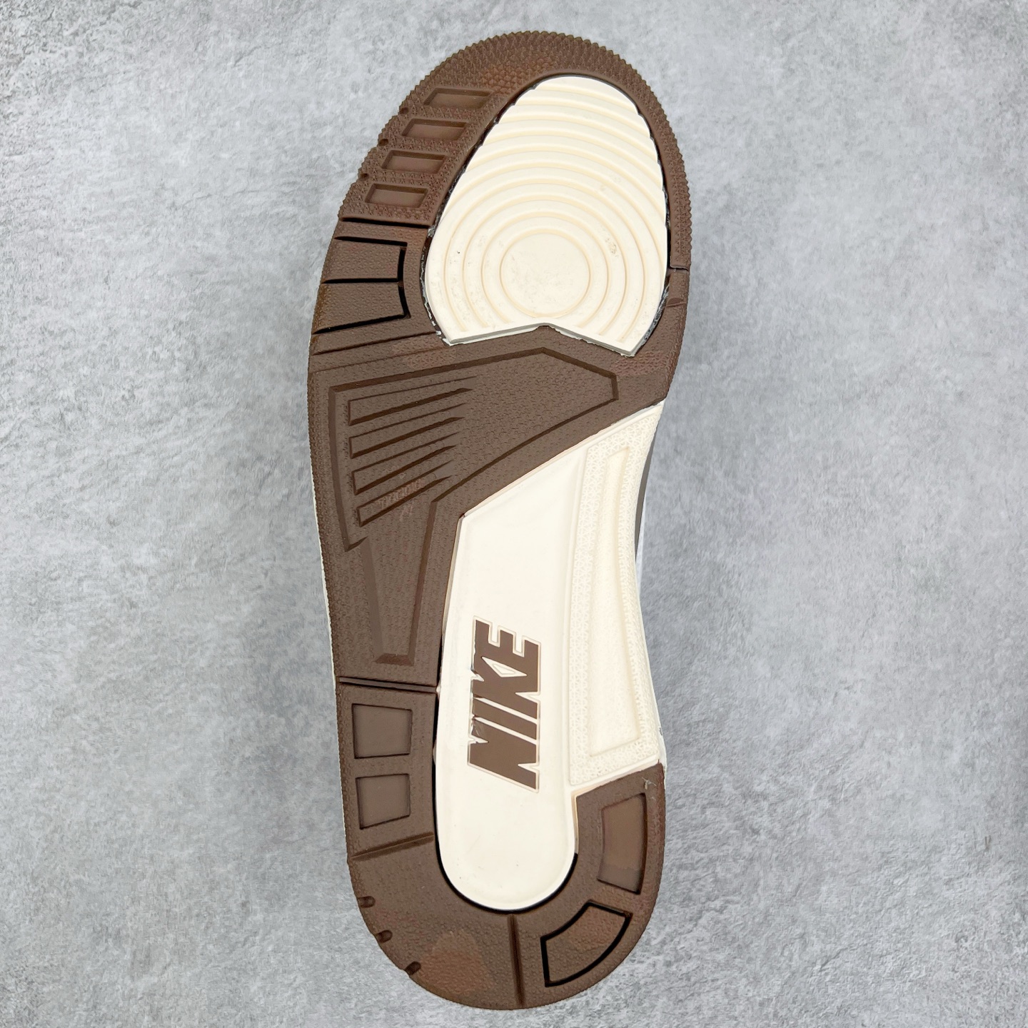 图片[9]-＃特价福利 Air Jordan AJ3 Retro 系列 头层皮料加持 大厂出品 原纸板楦头开发 完美鞋型匹配公司货 正确TPU鞋舌锁扣 乳胶鞋垫 最新原厂底模 大底卡色咬花完美 鞋柜必备鞋款 终端现货供应 尺码：36 36.5 37.5 38 38.5 39 40 40.5 41 42 42.5 43 44 44.5 45 46-选品中心