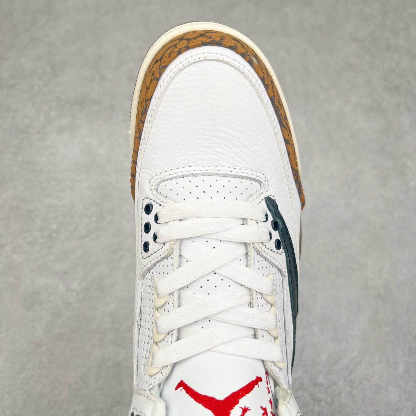 图片[4]-＃特价福利 Air Jordan AJ3 Retro 系列 头层皮料加持 大厂出品 原纸板楦头开发 完美鞋型匹配公司货 正确TPU鞋舌锁扣 乳胶鞋垫 最新原厂底模 大底卡色咬花完美 鞋柜必备鞋款 终端现货供应 尺码：36 36.5 37.5 38 38.5 39 40 40.5 41 42 42.5 43 44 44.5 45 46-选品中心