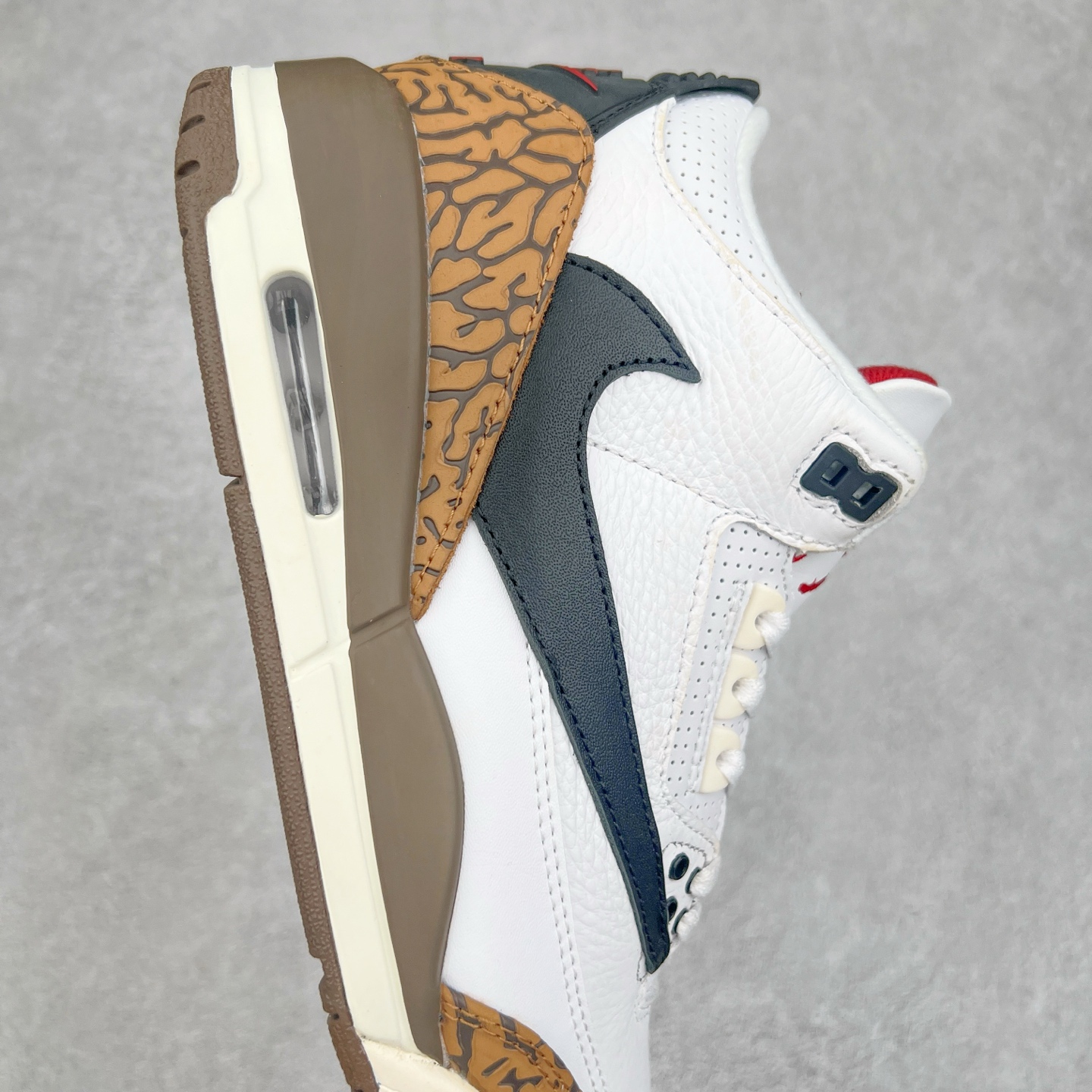 图片[6]-＃特价福利 Air Jordan AJ3 Retro 系列 头层皮料加持 大厂出品 原纸板楦头开发 完美鞋型匹配公司货 正确TPU鞋舌锁扣 乳胶鞋垫 最新原厂底模 大底卡色咬花完美 鞋柜必备鞋款 终端现货供应 尺码：36 36.5 37.5 38 38.5 39 40 40.5 41 42 42.5 43 44 44.5 45 46-选品中心