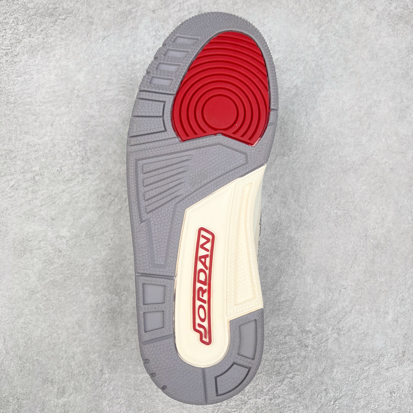 图片[9]-＃特价福利 Air Jordan AJ3 Retro 系列 头层皮料加持 大厂出品 原纸板楦头开发 完美鞋型匹配公司货 正确TPU鞋舌锁扣 乳胶鞋垫 最新原厂底模 大底卡色咬花完美 鞋柜必备鞋款 终端现货供应 尺码：36 36.5 37.5 38 38.5 39 40 40.5 41 42 42.5 43 44 44.5 45 46-选品中心