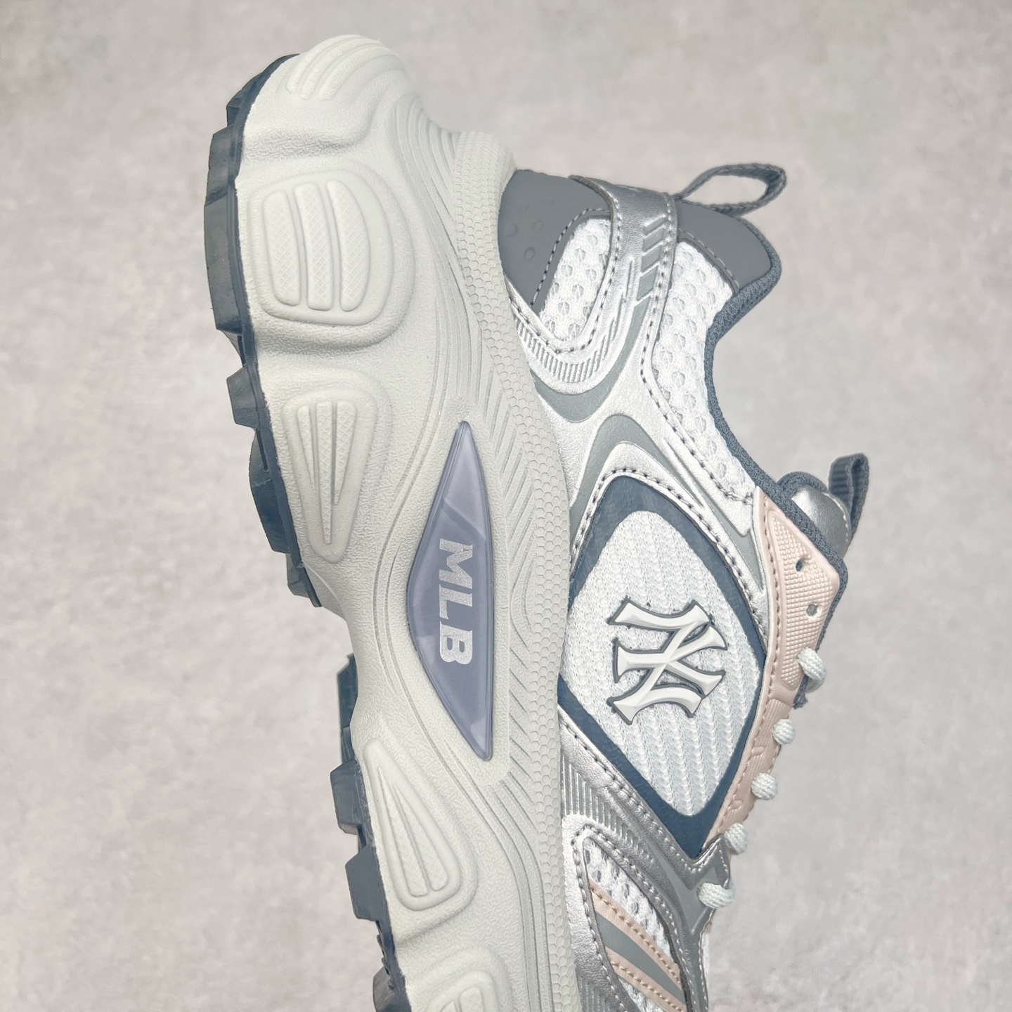 图片[6]-MLB WINNER CHUNKY 纽约洋基队合成革潮流时尚舒适休闲运动风厚底增高 防滑耐磨 低帮 老爹鞋 男女同款 黑色 实拍调校N版已经零色差零失真 百分百还原实物色彩所见即所得 不存在货不对板色差等低级问题 选购参考实物拍摄 不混卖不参货 只用心做好货严格选品 承诺混一赔十 尺码：36 36.5 37.5 38 38.5 39 40 40.5 41 42 42.5 43 44 44.5 45-选品中心