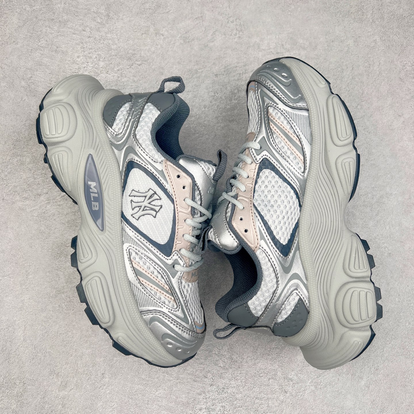 图片[3]-MLB WINNER CHUNKY 纽约洋基队合成革潮流时尚舒适休闲运动风厚底增高 防滑耐磨 低帮 老爹鞋 男女同款 黑色 实拍调校N版已经零色差零失真 百分百还原实物色彩所见即所得 不存在货不对板色差等低级问题 选购参考实物拍摄 不混卖不参货 只用心做好货严格选品 承诺混一赔十 尺码：36 36.5 37.5 38 38.5 39 40 40.5 41 42 42.5 43 44 44.5 45-选品中心