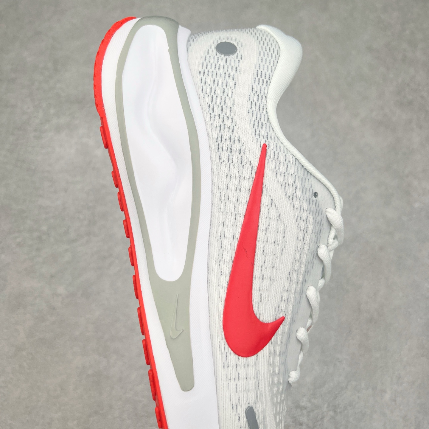 图片[6]-＃纯原福利 NK Journey Run 旅程慢跑系列低帮轻质缓震休闲运动公路跑步鞋 采用科技织法轻盈织物合成鞋面材质 搭载柔软厚实ComfiRide 泡绵缓震组合外置防滑耐磨橡胶底片 穿上 Journey Run 公路跑步鞋 尽情畅跑 享受每一步的风景 搭载柔软厚实的 ComfiRide 泡绵缓震配置 助你征服充满挑战的路面 大步流星 微笑前行 该鞋款舒适非凡 让你爱不释脚 尺码：35.5 36 36.5 37.5 38 38.5 39 40 40.5 41 42 42.5 43 44 44.5 45-选品中心