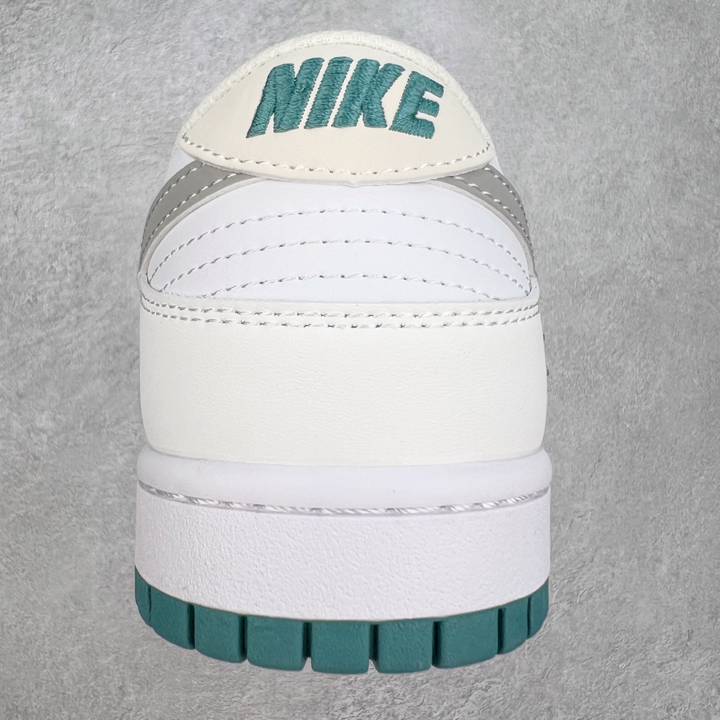 图片[8]-NK Dunk Low 定制配色 XX2025-808 大厂出品 极力推荐 原装头层材料 独家版型蒸餾加工帶來的是更好的视觉和脚感体验大厂纯原品质出货 清洁度 电绣工艺 皮料切割干净无任何毛边 细节完美 实拍调校N版已经零色差零失真 百分百还原实物色彩所见即所得 不存在货不对板色差等低级问题 选购参考实物拍摄 不混卖不参货 只用心做好货严格选品 承诺混一赔十 尺码：36 36.5 37.5 38 38.5 39 40 40.5 41 42 42.5 43 44 44.5 45-选品中心