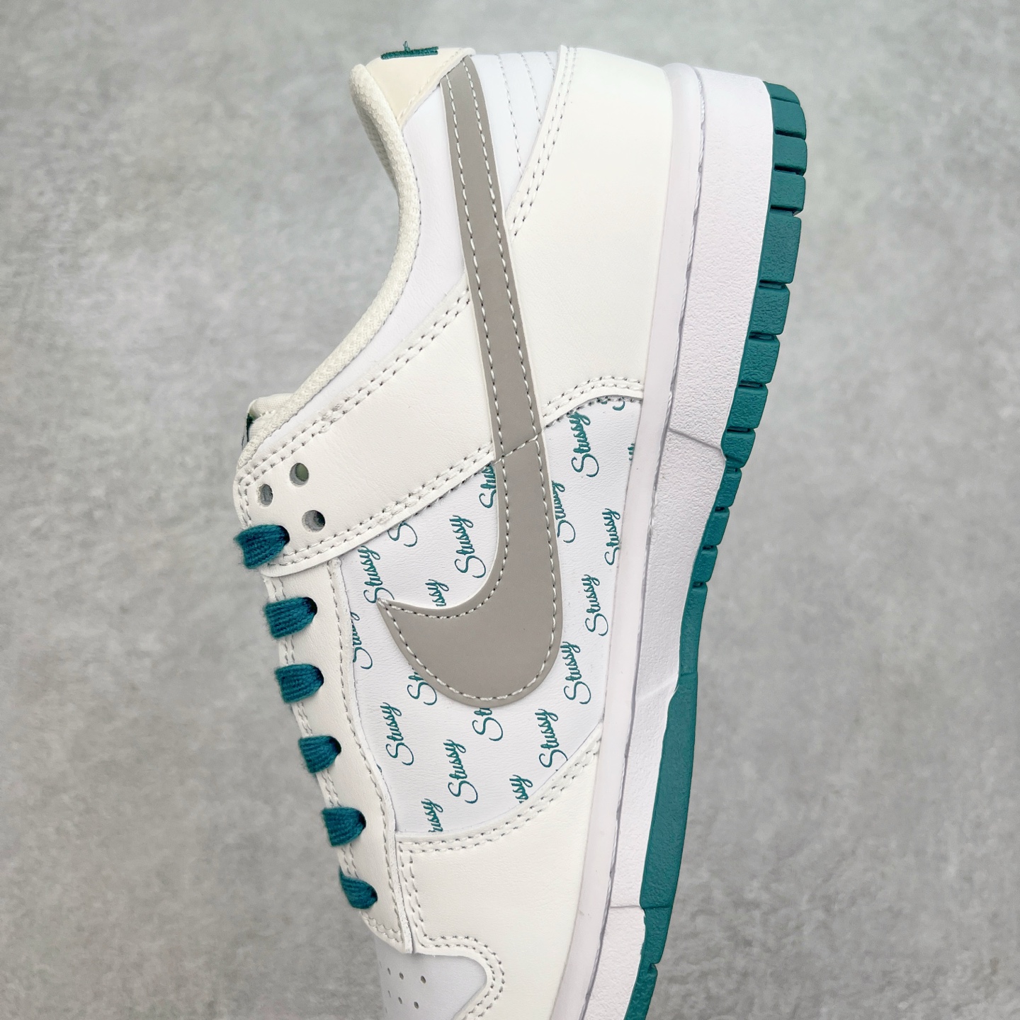 图片[7]-NK Dunk Low 定制配色 XX2025-808 大厂出品 极力推荐 原装头层材料 独家版型蒸餾加工帶來的是更好的视觉和脚感体验大厂纯原品质出货 清洁度 电绣工艺 皮料切割干净无任何毛边 细节完美 实拍调校N版已经零色差零失真 百分百还原实物色彩所见即所得 不存在货不对板色差等低级问题 选购参考实物拍摄 不混卖不参货 只用心做好货严格选品 承诺混一赔十 尺码：36 36.5 37.5 38 38.5 39 40 40.5 41 42 42.5 43 44 44.5 45-选品中心