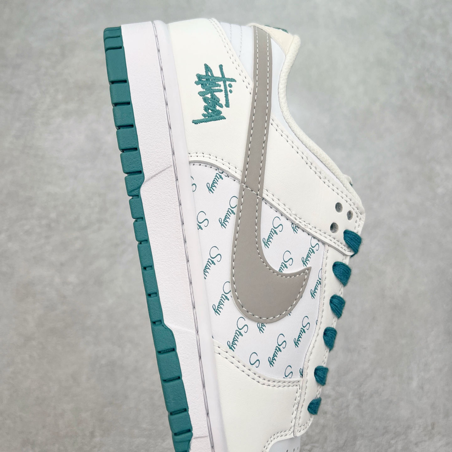 图片[6]-NK Dunk Low 定制配色 XX2025-808 大厂出品 极力推荐 原装头层材料 独家版型蒸餾加工帶來的是更好的视觉和脚感体验大厂纯原品质出货 清洁度 电绣工艺 皮料切割干净无任何毛边 细节完美 实拍调校N版已经零色差零失真 百分百还原实物色彩所见即所得 不存在货不对板色差等低级问题 选购参考实物拍摄 不混卖不参货 只用心做好货严格选品 承诺混一赔十 尺码：36 36.5 37.5 38 38.5 39 40 40.5 41 42 42.5 43 44 44.5 45-选品中心