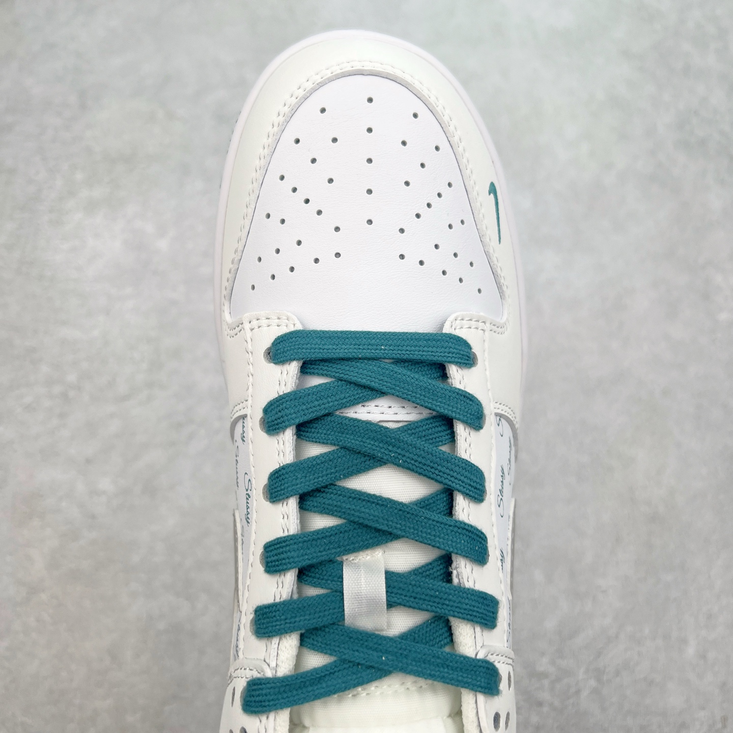 图片[4]-NK Dunk Low 定制配色 XX2025-808 大厂出品 极力推荐 原装头层材料 独家版型蒸餾加工帶來的是更好的视觉和脚感体验大厂纯原品质出货 清洁度 电绣工艺 皮料切割干净无任何毛边 细节完美 实拍调校N版已经零色差零失真 百分百还原实物色彩所见即所得 不存在货不对板色差等低级问题 选购参考实物拍摄 不混卖不参货 只用心做好货严格选品 承诺混一赔十 尺码：36 36.5 37.5 38 38.5 39 40 40.5 41 42 42.5 43 44 44.5 45-选品中心