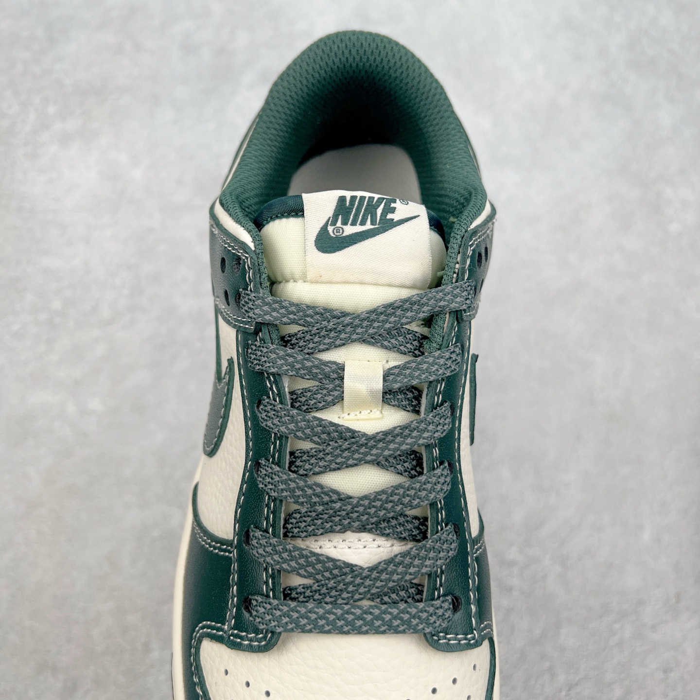 图片[5]-NK Dunk Low 定制配色 BB9898-003 大厂出品 极力推荐 原装头层材料 独家版型蒸餾加工帶來的是更好的视觉和脚感体验大厂纯原品质出货 清洁度 电绣工艺 皮料切割干净无任何毛边 细节完美 实拍调校N版已经零色差零失真 百分百还原实物色彩所见即所得 不存在货不对板色差等低级问题 选购参考实物拍摄 不混卖不参货 只用心做好货严格选品 承诺混一赔十 尺码：36 36.5 37.5 38 38.5 39 40 40.5 41 42 42.5 43 44 44.5 45-选品中心