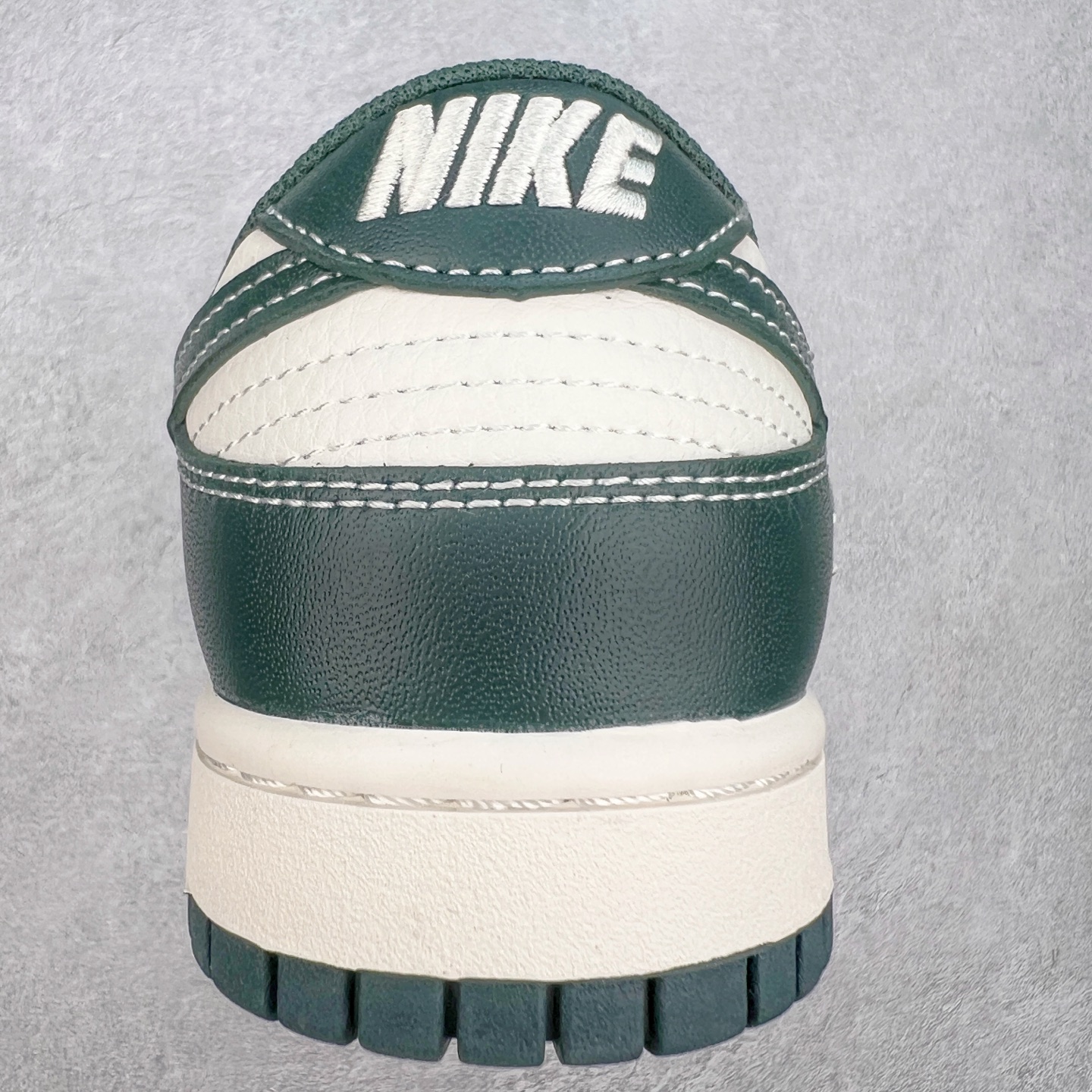 图片[8]-NK Dunk Low 定制配色 BB9898-003 大厂出品 极力推荐 原装头层材料 独家版型蒸餾加工帶來的是更好的视觉和脚感体验大厂纯原品质出货 清洁度 电绣工艺 皮料切割干净无任何毛边 细节完美 实拍调校N版已经零色差零失真 百分百还原实物色彩所见即所得 不存在货不对板色差等低级问题 选购参考实物拍摄 不混卖不参货 只用心做好货严格选品 承诺混一赔十 尺码：36 36.5 37.5 38 38.5 39 40 40.5 41 42 42.5 43 44 44.5 45-选品中心