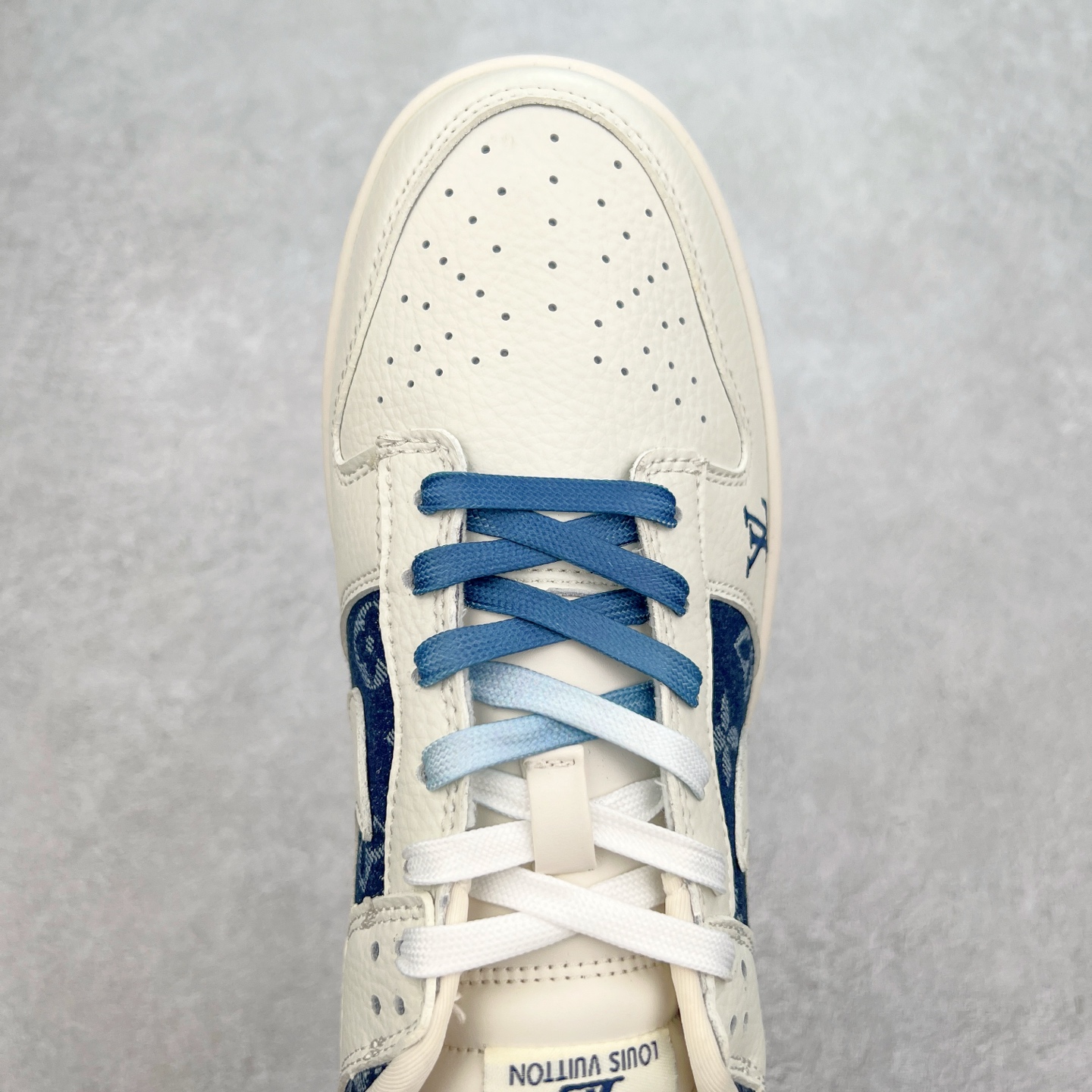 图片[4]-NK Dunk Low 定制配色 XB3802-359 大厂出品 极力推荐 原装头层材料 独家版型蒸餾加工帶來的是更好的视觉和脚感体验大厂纯原品质出货 清洁度 电绣工艺 皮料切割干净无任何毛边 细节完美 实拍调校N版已经零色差零失真 百分百还原实物色彩所见即所得 不存在货不对板色差等低级问题 选购参考实物拍摄 不混卖不参货 只用心做好货严格选品 承诺混一赔十 尺码：36 36.5 37.5 38 38.5 39 40 40.5 41 42 42.5 43 44 44.5 45-选品中心