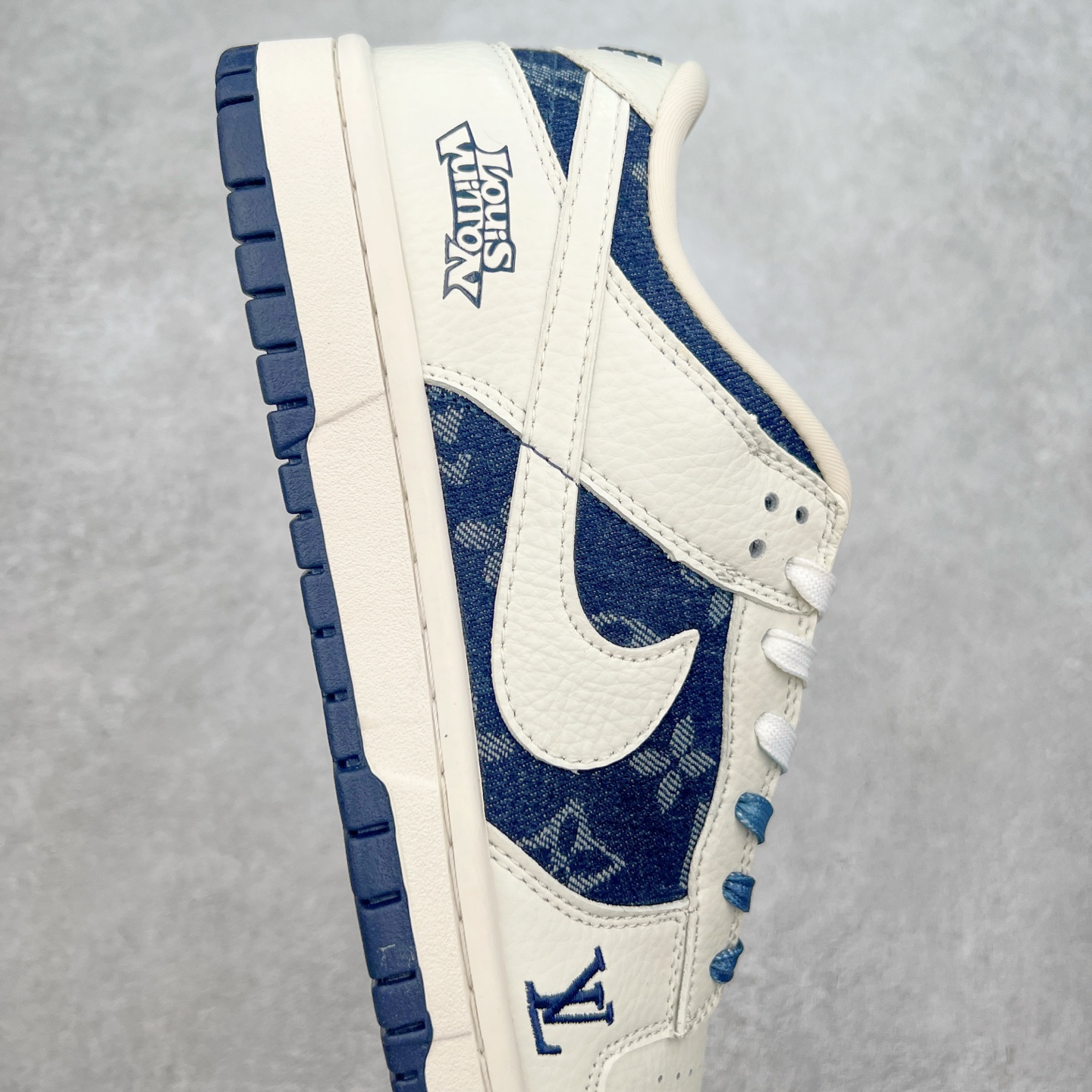 图片[6]-NK Dunk Low 定制配色 XB3802-359 大厂出品 极力推荐 原装头层材料 独家版型蒸餾加工帶來的是更好的视觉和脚感体验大厂纯原品质出货 清洁度 电绣工艺 皮料切割干净无任何毛边 细节完美 实拍调校N版已经零色差零失真 百分百还原实物色彩所见即所得 不存在货不对板色差等低级问题 选购参考实物拍摄 不混卖不参货 只用心做好货严格选品 承诺混一赔十 尺码：36 36.5 37.5 38 38.5 39 40 40.5 41 42 42.5 43 44 44.5 45-选品中心