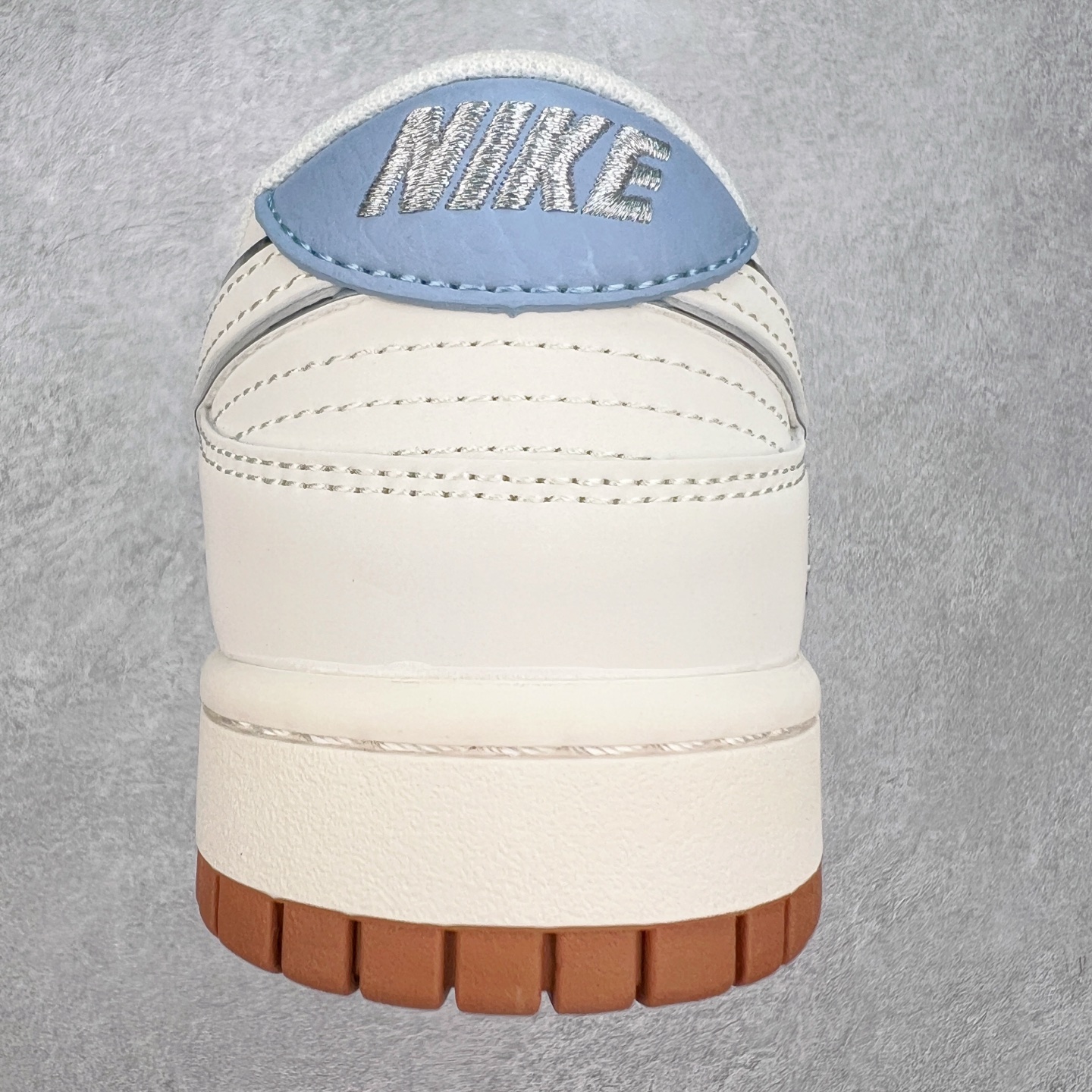 图片[8]-NK Dunk Low 定制配色 ZH2598-246 大厂出品 极力推荐 原装头层材料 独家版型蒸餾加工帶來的是更好的视觉和脚感体验大厂纯原品质出货 清洁度 电绣工艺 皮料切割干净无任何毛边 细节完美 实拍调校N版已经零色差零失真 百分百还原实物色彩所见即所得 不存在货不对板色差等低级问题 选购参考实物拍摄 不混卖不参货 只用心做好货严格选品 承诺混一赔十 尺码：36 36.5 37.5 38 38.5 39 40 40.5 41 42 42.5 43 44 44.5 45-选品中心