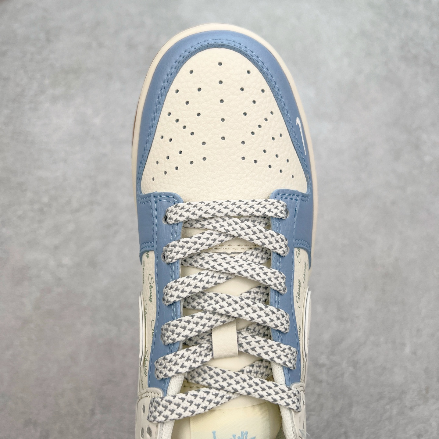 图片[4]-NK Dunk Low 定制配色 ZH2598-246 大厂出品 极力推荐 原装头层材料 独家版型蒸餾加工帶來的是更好的视觉和脚感体验大厂纯原品质出货 清洁度 电绣工艺 皮料切割干净无任何毛边 细节完美 实拍调校N版已经零色差零失真 百分百还原实物色彩所见即所得 不存在货不对板色差等低级问题 选购参考实物拍摄 不混卖不参货 只用心做好货严格选品 承诺混一赔十 尺码：36 36.5 37.5 38 38.5 39 40 40.5 41 42 42.5 43 44 44.5 45-选品中心