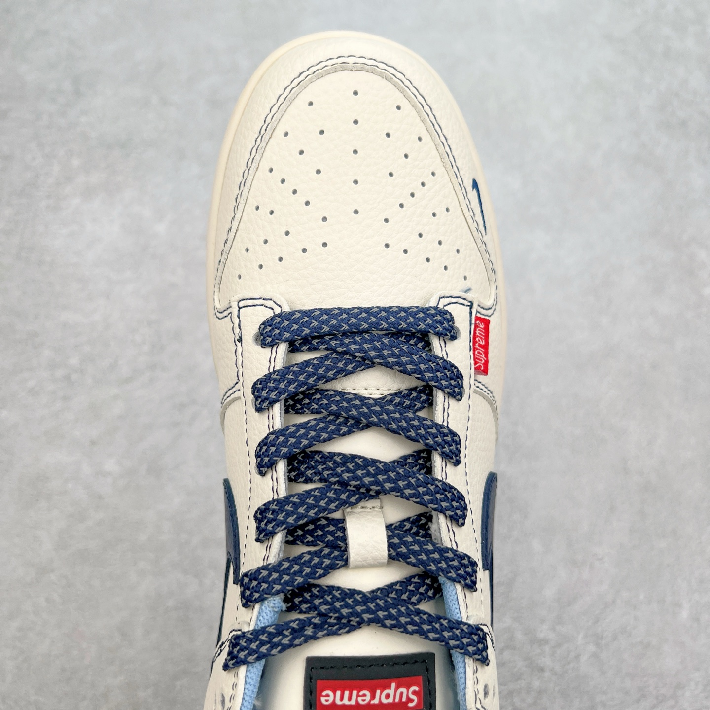 图片[4]-NK Dunk Low 定制配色 FC1688-224 大厂出品 极力推荐 原装头层材料 独家版型蒸餾加工帶來的是更好的视觉和脚感体验大厂纯原品质出货 清洁度 电绣工艺 皮料切割干净无任何毛边 细节完美 实拍调校N版已经零色差零失真 百分百还原实物色彩所见即所得 不存在货不对板色差等低级问题 选购参考实物拍摄 不混卖不参货 只用心做好货严格选品 承诺混一赔十 尺码：36 36.5 37.5 38 38.5 39 40 40.5 41 42 42.5 43 44 44.5 45-选品中心