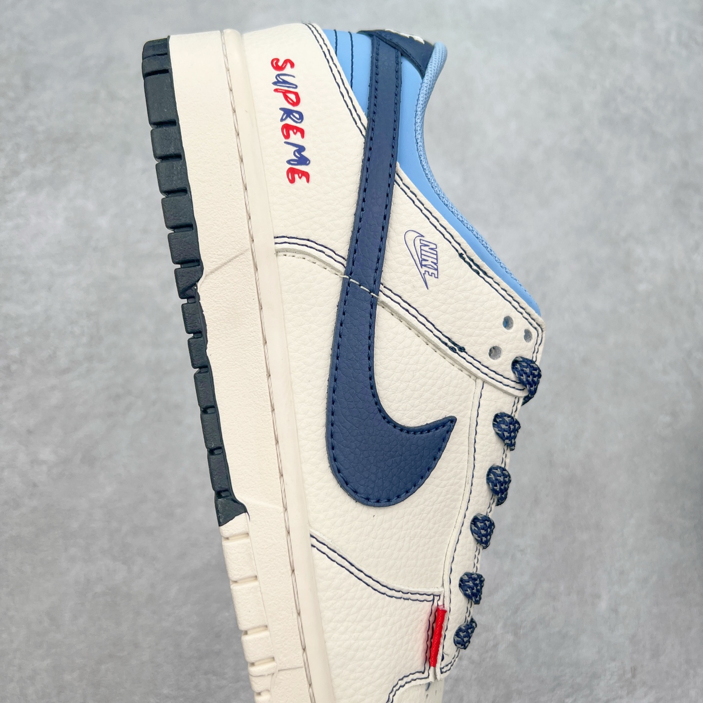 图片[6]-NK Dunk Low 定制配色 FC1688-224 大厂出品 极力推荐 原装头层材料 独家版型蒸餾加工帶來的是更好的视觉和脚感体验大厂纯原品质出货 清洁度 电绣工艺 皮料切割干净无任何毛边 细节完美 实拍调校N版已经零色差零失真 百分百还原实物色彩所见即所得 不存在货不对板色差等低级问题 选购参考实物拍摄 不混卖不参货 只用心做好货严格选品 承诺混一赔十 尺码：36 36.5 37.5 38 38.5 39 40 40.5 41 42 42.5 43 44 44.5 45-选品中心