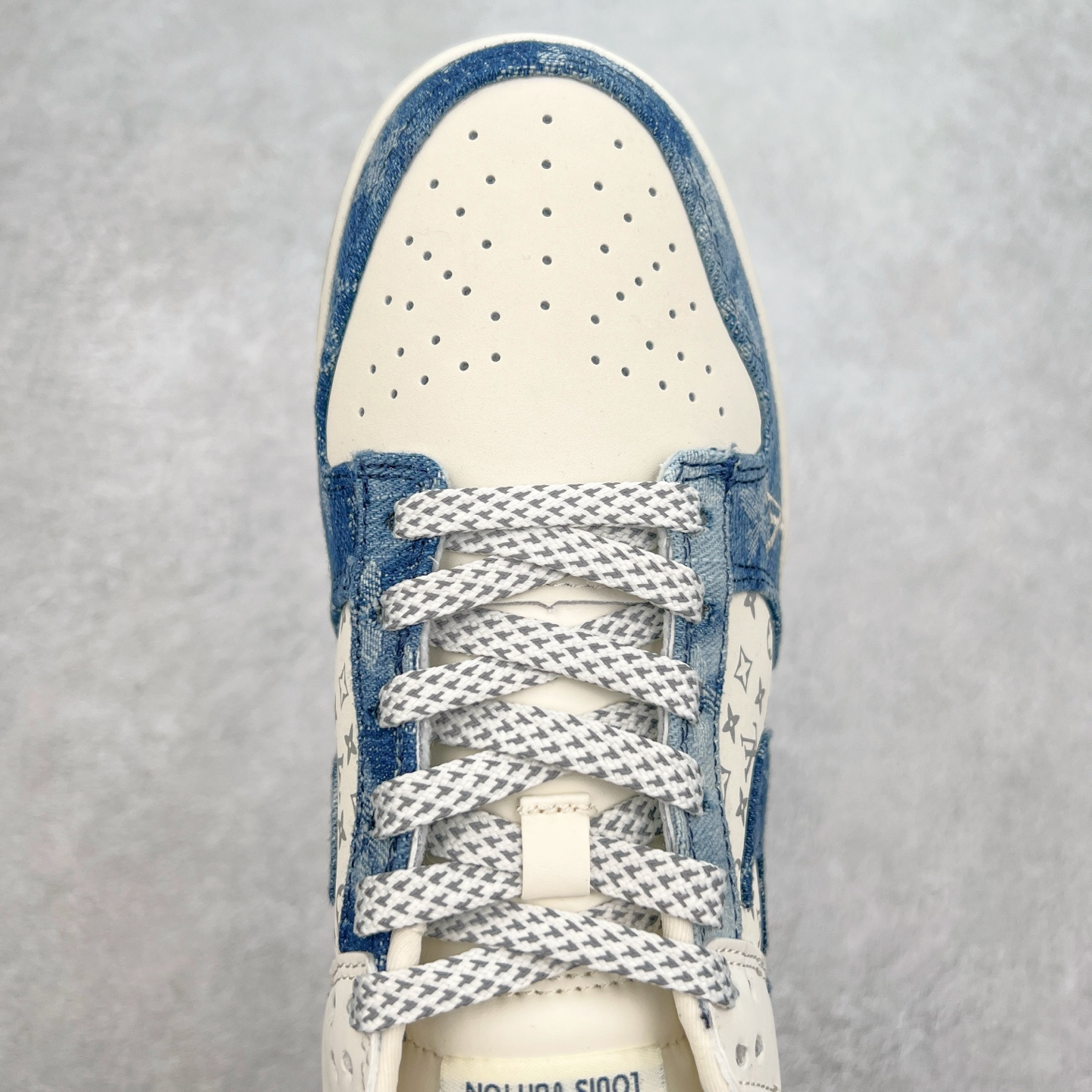 图片[4]-NK Dunk Low 定制配色 CH8311-287 大厂出品 极力推荐 原装头层材料 独家版型蒸餾加工帶來的是更好的视觉和脚感体验大厂纯原品质出货 清洁度 电绣工艺 皮料切割干净无任何毛边 细节完美 实拍调校N版已经零色差零失真 百分百还原实物色彩所见即所得 不存在货不对板色差等低级问题 选购参考实物拍摄 不混卖不参货 只用心做好货严格选品 承诺混一赔十 尺码：36 36.5 37.5 38 38.5 39 40 40.5 41 42 42.5 43 44 44.5 45-选品中心