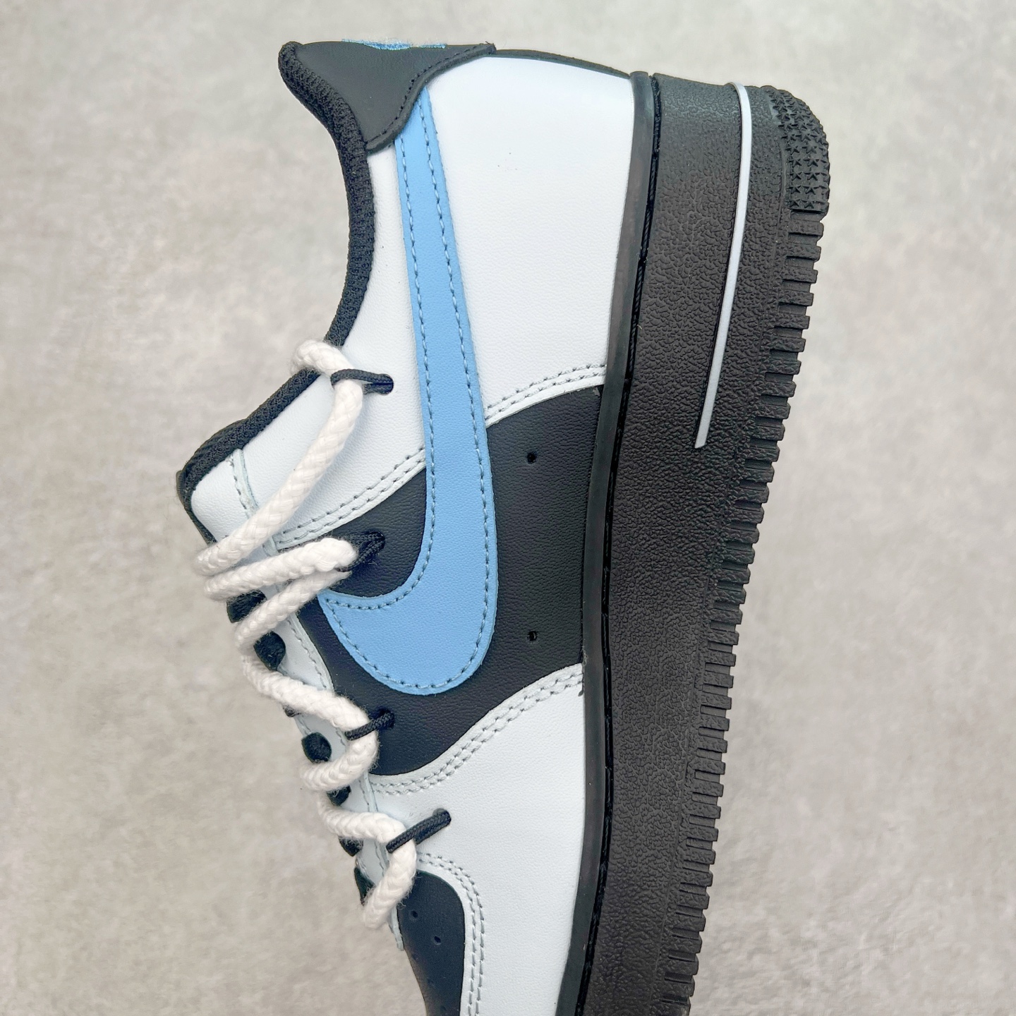 图片[7]-NK Air Force 1´07 Low 空军一号低帮百搭休闲运动板鞋 ZH0316-065 柔软、弹性十足的缓震性能和出色的中底设计 横跨复古与现代的外型结合 造就出风靡全球 三十多年的Force 1 直到今天还深受青睐 实拍调校N版已经零色差零失真 百分百还原实物色彩所见即所得 不存在货不对板色差等低级问题 选购参考实物拍摄 不混卖不参货 只用心做好货严格选品 承诺混一赔十 尺码：36 36.5 37.5 38 38.5 39 40 40.5 41 42 42.5 43 44 44.5 45-选品中心