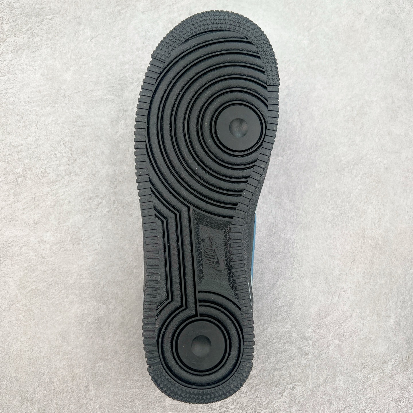 图片[9]-NK Air Force 1´07 Low 空军一号低帮百搭休闲运动板鞋 ZH0316-065 柔软、弹性十足的缓震性能和出色的中底设计 横跨复古与现代的外型结合 造就出风靡全球 三十多年的Force 1 直到今天还深受青睐 实拍调校N版已经零色差零失真 百分百还原实物色彩所见即所得 不存在货不对板色差等低级问题 选购参考实物拍摄 不混卖不参货 只用心做好货严格选品 承诺混一赔十 尺码：36 36.5 37.5 38 38.5 39 40 40.5 41 42 42.5 43 44 44.5 45-选品中心