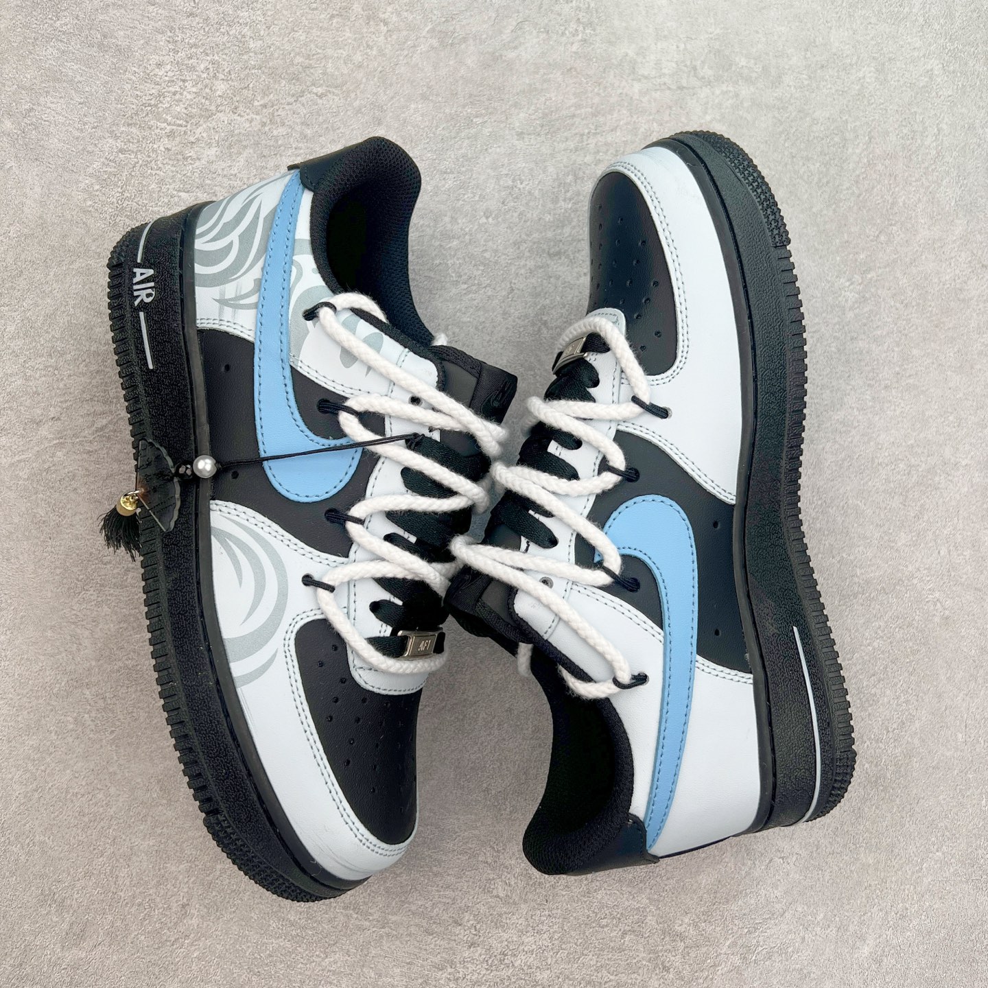 图片[3]-NK Air Force 1´07 Low 空军一号低帮百搭休闲运动板鞋 ZH0316-065 柔软、弹性十足的缓震性能和出色的中底设计 横跨复古与现代的外型结合 造就出风靡全球 三十多年的Force 1 直到今天还深受青睐 实拍调校N版已经零色差零失真 百分百还原实物色彩所见即所得 不存在货不对板色差等低级问题 选购参考实物拍摄 不混卖不参货 只用心做好货严格选品 承诺混一赔十 尺码：36 36.5 37.5 38 38.5 39 40 40.5 41 42 42.5 43 44 44.5 45-选品中心