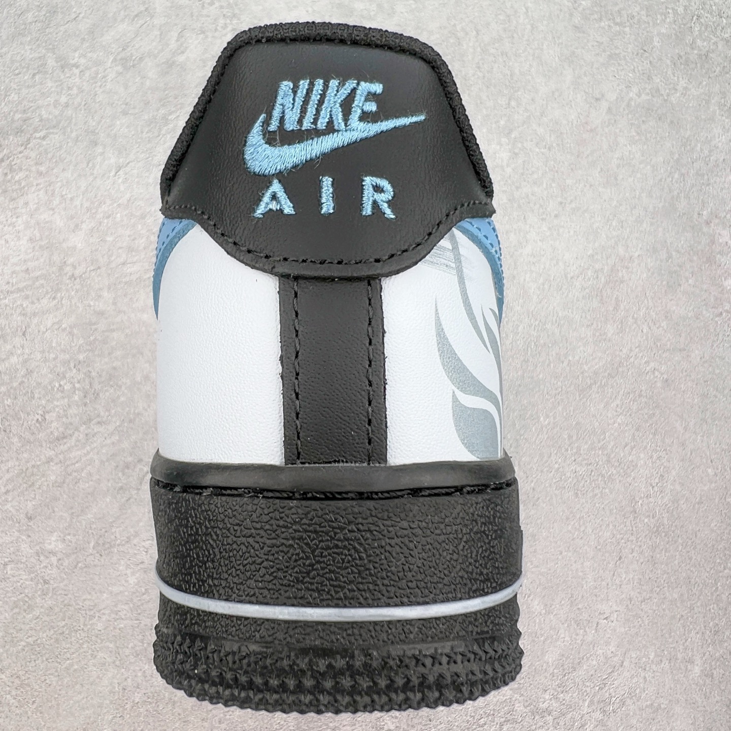 图片[8]-NK Air Force 1´07 Low 空军一号低帮百搭休闲运动板鞋 ZH0316-065 柔软、弹性十足的缓震性能和出色的中底设计 横跨复古与现代的外型结合 造就出风靡全球 三十多年的Force 1 直到今天还深受青睐 实拍调校N版已经零色差零失真 百分百还原实物色彩所见即所得 不存在货不对板色差等低级问题 选购参考实物拍摄 不混卖不参货 只用心做好货严格选品 承诺混一赔十 尺码：36 36.5 37.5 38 38.5 39 40 40.5 41 42 42.5 43 44 44.5 45-选品中心