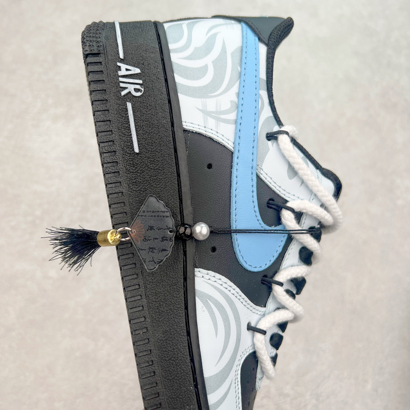 图片[6]-NK Air Force 1´07 Low 空军一号低帮百搭休闲运动板鞋 ZH0316-065 柔软、弹性十足的缓震性能和出色的中底设计 横跨复古与现代的外型结合 造就出风靡全球 三十多年的Force 1 直到今天还深受青睐 实拍调校N版已经零色差零失真 百分百还原实物色彩所见即所得 不存在货不对板色差等低级问题 选购参考实物拍摄 不混卖不参货 只用心做好货严格选品 承诺混一赔十 尺码：36 36.5 37.5 38 38.5 39 40 40.5 41 42 42.5 43 44 44.5 45-选品中心