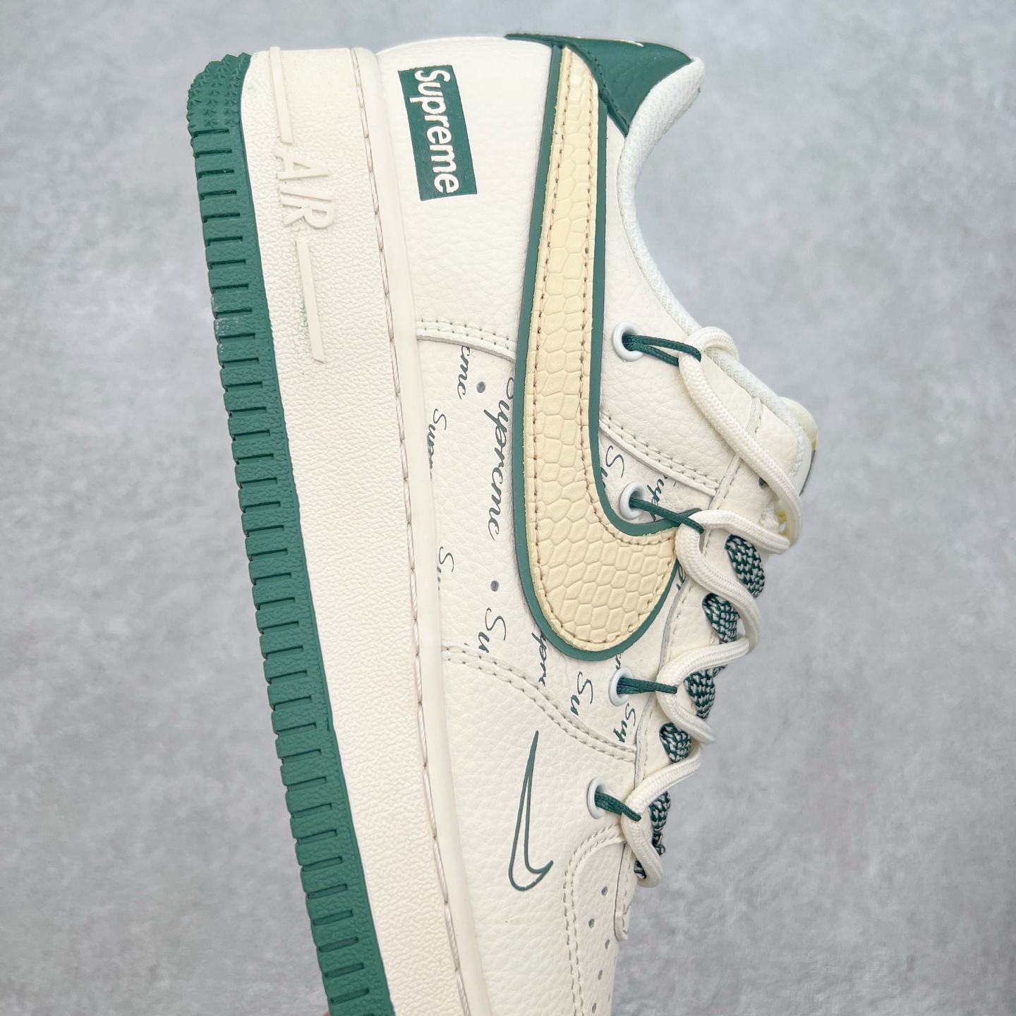 图片[6]-NK Air Force 1´07 Low 空军一号低帮百搭休闲运动板鞋 DM6868-057 柔软、弹性十足的缓震性能和出色的中底设计 横跨复古与现代的外型结合 造就出风靡全球 三十多年的Force 1 直到今天还深受青睐 实拍调校N版已经零色差零失真 百分百还原实物色彩所见即所得 不存在货不对板色差等低级问题 选购参考实物拍摄 不混卖不参货 只用心做好货严格选品 承诺混一赔十 尺码：36 36.5 37.5 38 38.5 39 40 40.5 41 42 42.5 43 44 44.5 45-选品中心