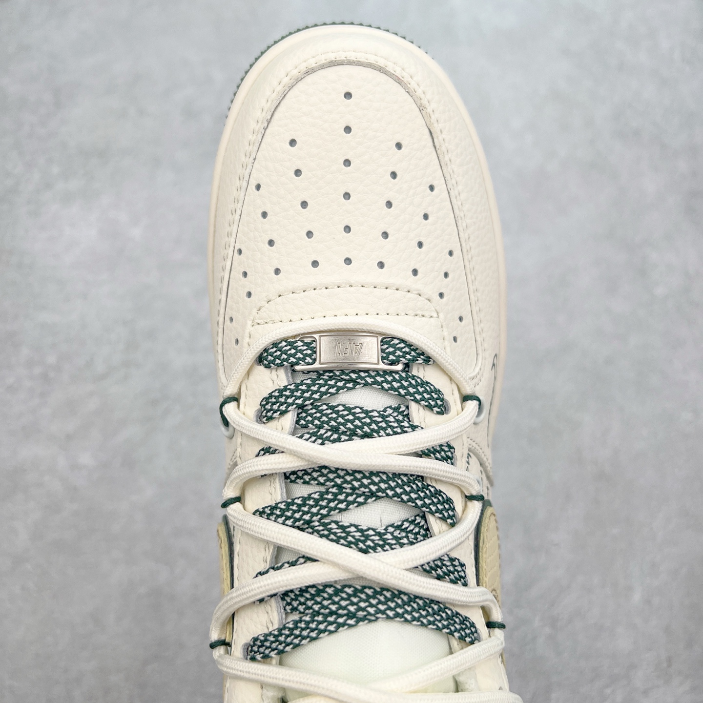 图片[4]-NK Air Force 1´07 Low 空军一号低帮百搭休闲运动板鞋 DM6868-057 柔软、弹性十足的缓震性能和出色的中底设计 横跨复古与现代的外型结合 造就出风靡全球 三十多年的Force 1 直到今天还深受青睐 实拍调校N版已经零色差零失真 百分百还原实物色彩所见即所得 不存在货不对板色差等低级问题 选购参考实物拍摄 不混卖不参货 只用心做好货严格选品 承诺混一赔十 尺码：36 36.5 37.5 38 38.5 39 40 40.5 41 42 42.5 43 44 44.5 45-选品中心