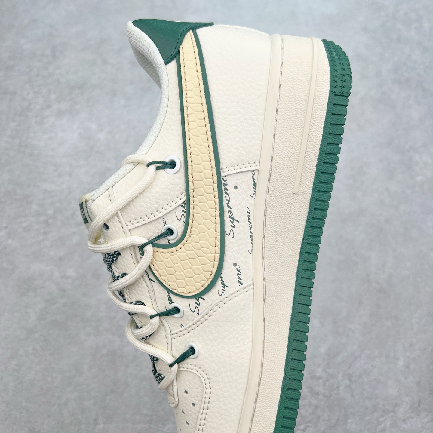 图片[7]-NK Air Force 1´07 Low 空军一号低帮百搭休闲运动板鞋 DM6868-057 柔软、弹性十足的缓震性能和出色的中底设计 横跨复古与现代的外型结合 造就出风靡全球 三十多年的Force 1 直到今天还深受青睐 实拍调校N版已经零色差零失真 百分百还原实物色彩所见即所得 不存在货不对板色差等低级问题 选购参考实物拍摄 不混卖不参货 只用心做好货严格选品 承诺混一赔十 尺码：36 36.5 37.5 38 38.5 39 40 40.5 41 42 42.5 43 44 44.5 45-选品中心