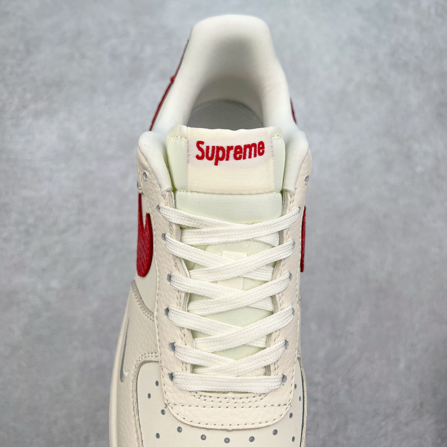 图片[5]-NK Air Force 1´07 Low 空军一号低帮百搭休闲运动板鞋 DF0188-040 柔软、弹性十足的缓震性能和出色的中底设计 横跨复古与现代的外型结合 造就出风靡全球 三十多年的Force 1 直到今天还深受青睐 实拍调校N版已经零色差零失真 百分百还原实物色彩所见即所得 不存在货不对板色差等低级问题 选购参考实物拍摄 不混卖不参货 只用心做好货严格选品 承诺混一赔十 尺码：36 36.5 37.5 38 38.5 39 40 40.5 41 42 42.5 43 44 44.5 45-选品中心