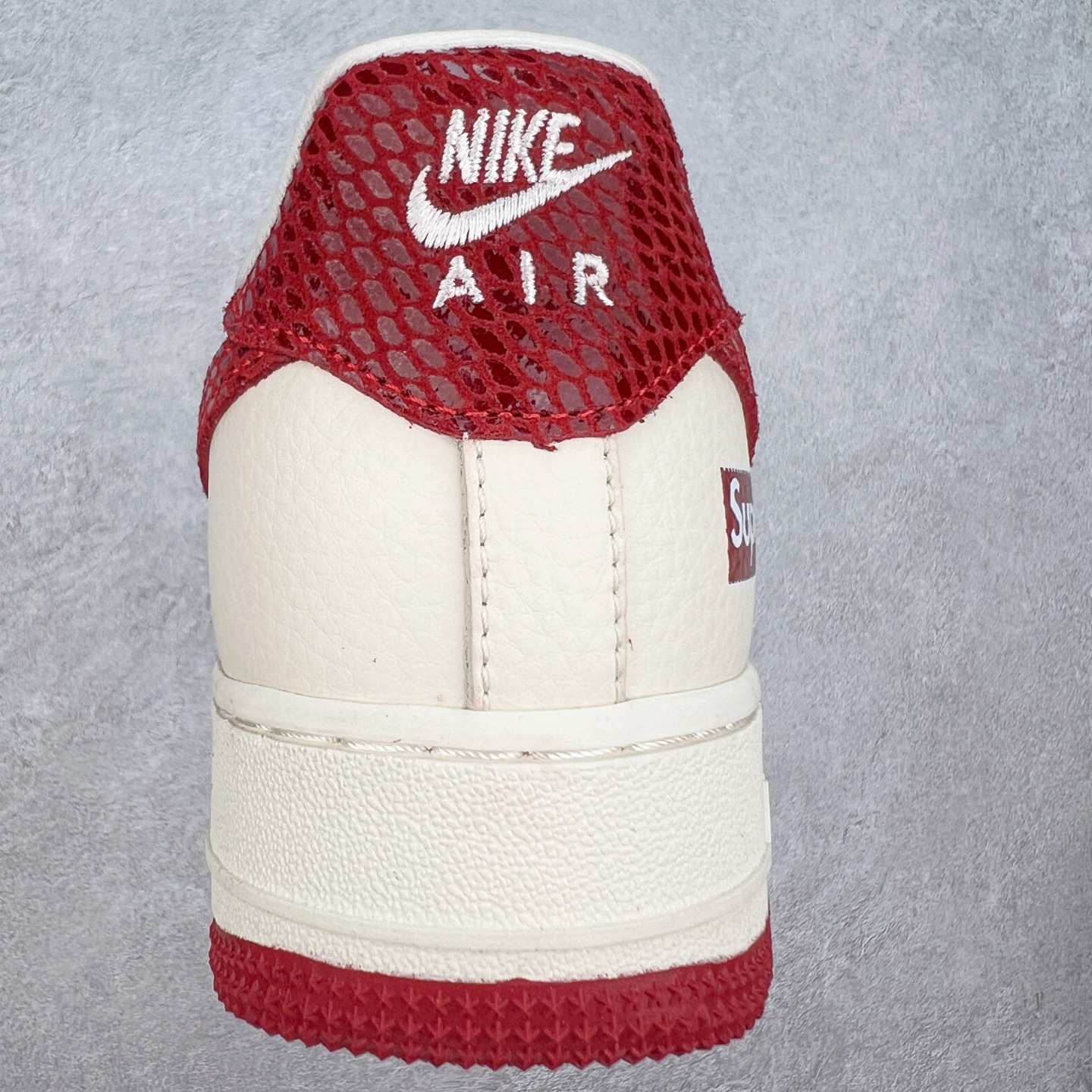 图片[8]-NK Air Force 1´07 Low 空军一号低帮百搭休闲运动板鞋 DF0188-040 柔软、弹性十足的缓震性能和出色的中底设计 横跨复古与现代的外型结合 造就出风靡全球 三十多年的Force 1 直到今天还深受青睐 实拍调校N版已经零色差零失真 百分百还原实物色彩所见即所得 不存在货不对板色差等低级问题 选购参考实物拍摄 不混卖不参货 只用心做好货严格选品 承诺混一赔十 尺码：36 36.5 37.5 38 38.5 39 40 40.5 41 42 42.5 43 44 44.5 45-选品中心