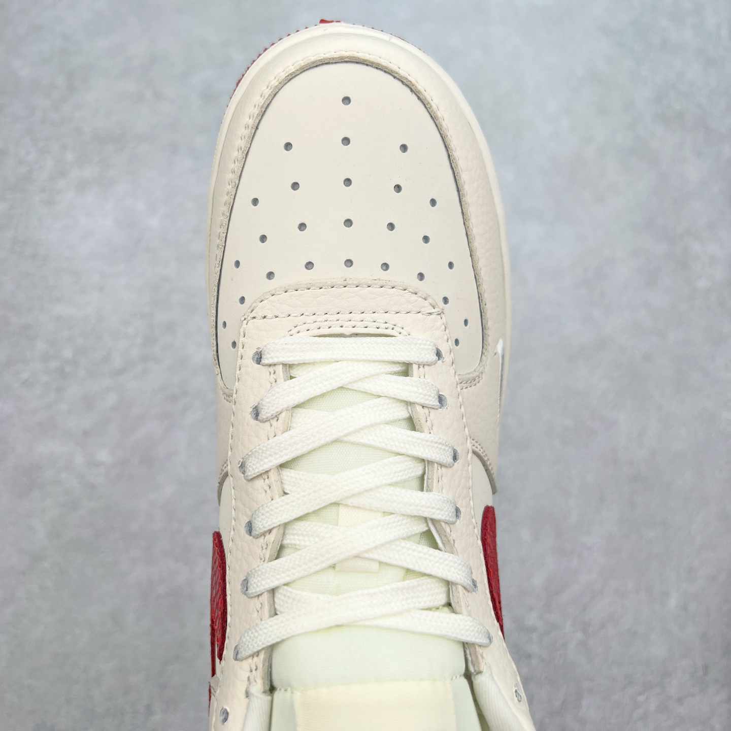 图片[4]-NK Air Force 1´07 Low 空军一号低帮百搭休闲运动板鞋 DF0188-040 柔软、弹性十足的缓震性能和出色的中底设计 横跨复古与现代的外型结合 造就出风靡全球 三十多年的Force 1 直到今天还深受青睐 实拍调校N版已经零色差零失真 百分百还原实物色彩所见即所得 不存在货不对板色差等低级问题 选购参考实物拍摄 不混卖不参货 只用心做好货严格选品 承诺混一赔十 尺码：36 36.5 37.5 38 38.5 39 40 40.5 41 42 42.5 43 44 44.5 45-选品中心