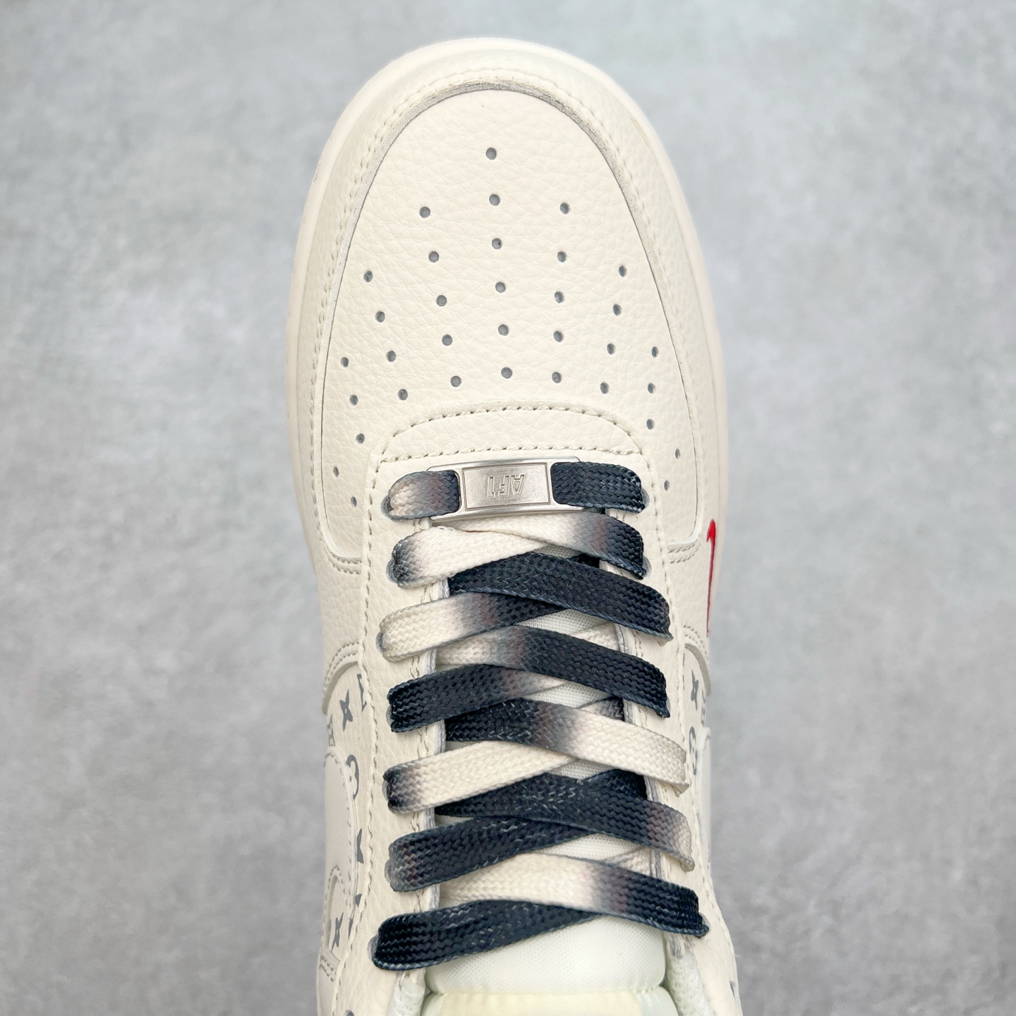 图片[4]-NK Air Force 1´07 Low 空军一号低帮百搭休闲运动板鞋 HH7518-076 柔软、弹性十足的缓震性能和出色的中底设计 横跨复古与现代的外型结合 造就出风靡全球 三十多年的Force 1 直到今天还深受青睐 实拍调校N版已经零色差零失真 百分百还原实物色彩所见即所得 不存在货不对板色差等低级问题 选购参考实物拍摄 不混卖不参货 只用心做好货严格选品 承诺混一赔十 尺码：36 36.5 37.5 38 38.5 39 40 40.5 41 42 42.5 43 44 44.5 45-选品中心