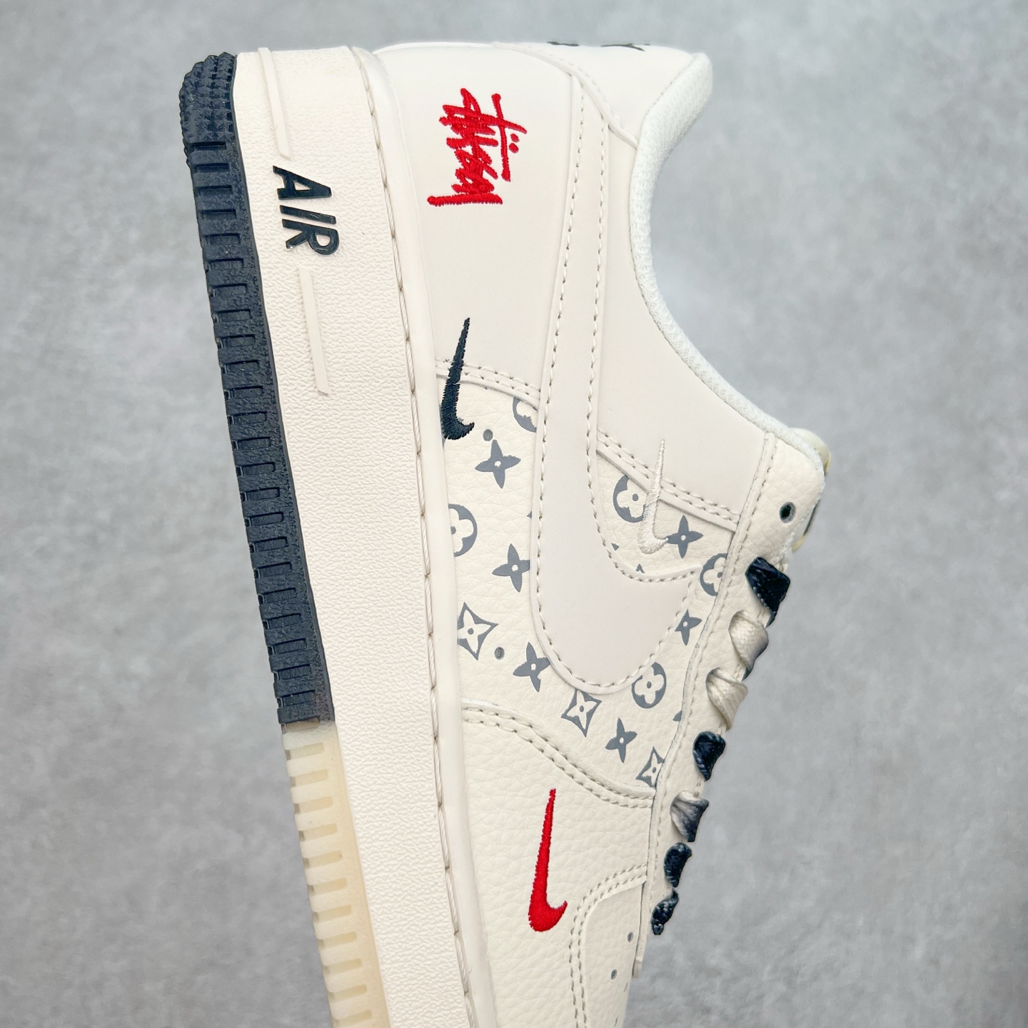 图片[6]-NK Air Force 1´07 Low 空军一号低帮百搭休闲运动板鞋 HH7518-076 柔软、弹性十足的缓震性能和出色的中底设计 横跨复古与现代的外型结合 造就出风靡全球 三十多年的Force 1 直到今天还深受青睐 实拍调校N版已经零色差零失真 百分百还原实物色彩所见即所得 不存在货不对板色差等低级问题 选购参考实物拍摄 不混卖不参货 只用心做好货严格选品 承诺混一赔十 尺码：36 36.5 37.5 38 38.5 39 40 40.5 41 42 42.5 43 44 44.5 45-选品中心