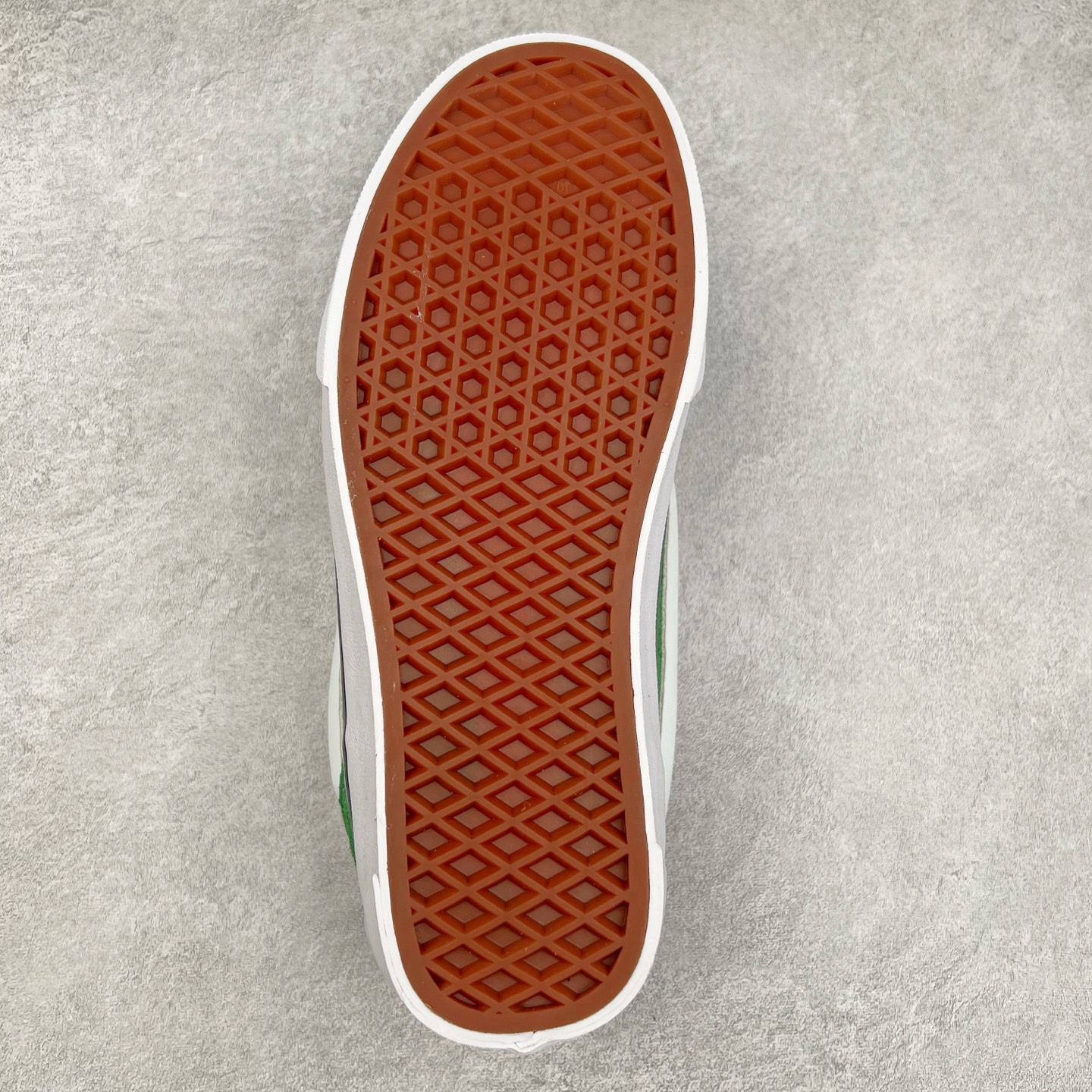 图片[9]-Vans Knu Skool 白绿色 官方新款 复古休闲胖胖面包鞋 肥胖版大LOGO原版全皮猪八面料 货号：VN000D6C07W 尺码：35 36 36.5 37 38 38.5 39 40 40.5 41 42 42.5 43 44 45 工艺：硫化1：1（重量1：1、真标、原钢印、材质标、鞋型标、合格证）-选品中心