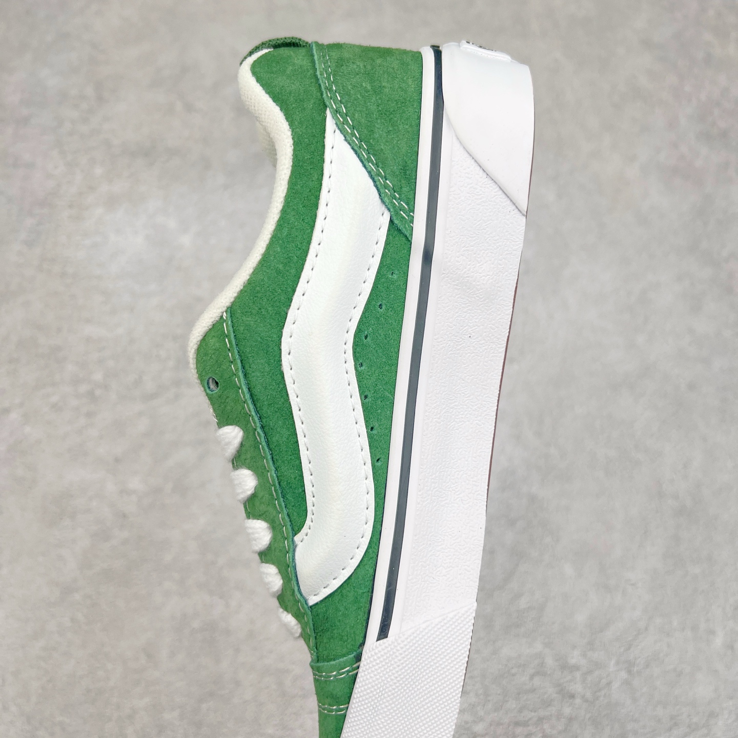 图片[7]-Vans Knu Skool 白绿色 官方新款 复古休闲胖胖面包鞋 肥胖版大LOGO原版全皮猪八面料 货号：VN000D6C07W 尺码：35 36 36.5 37 38 38.5 39 40 40.5 41 42 42.5 43 44 45 工艺：硫化1：1（重量1：1、真标、原钢印、材质标、鞋型标、合格证）-选品中心