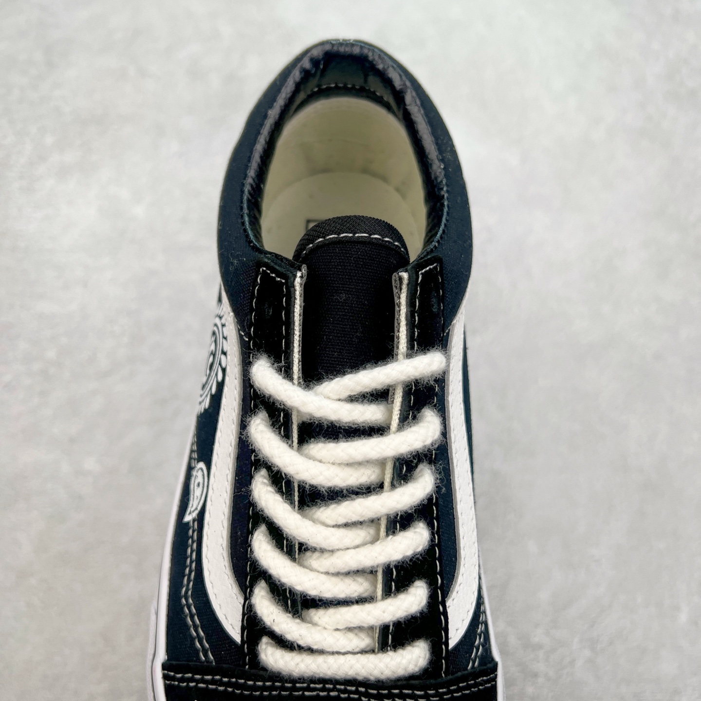 图片[5]-Vans Old Skool 玖制 腰果花 经典黑白复古高街百搭休闲帆布鞋 手绘腰果花印第安风 小众且高级 货号：VN000D3HY28 尺码：35 36 36.5 37 38 38.5 39 40 40.5 41 42 42.5 43 44-选品中心