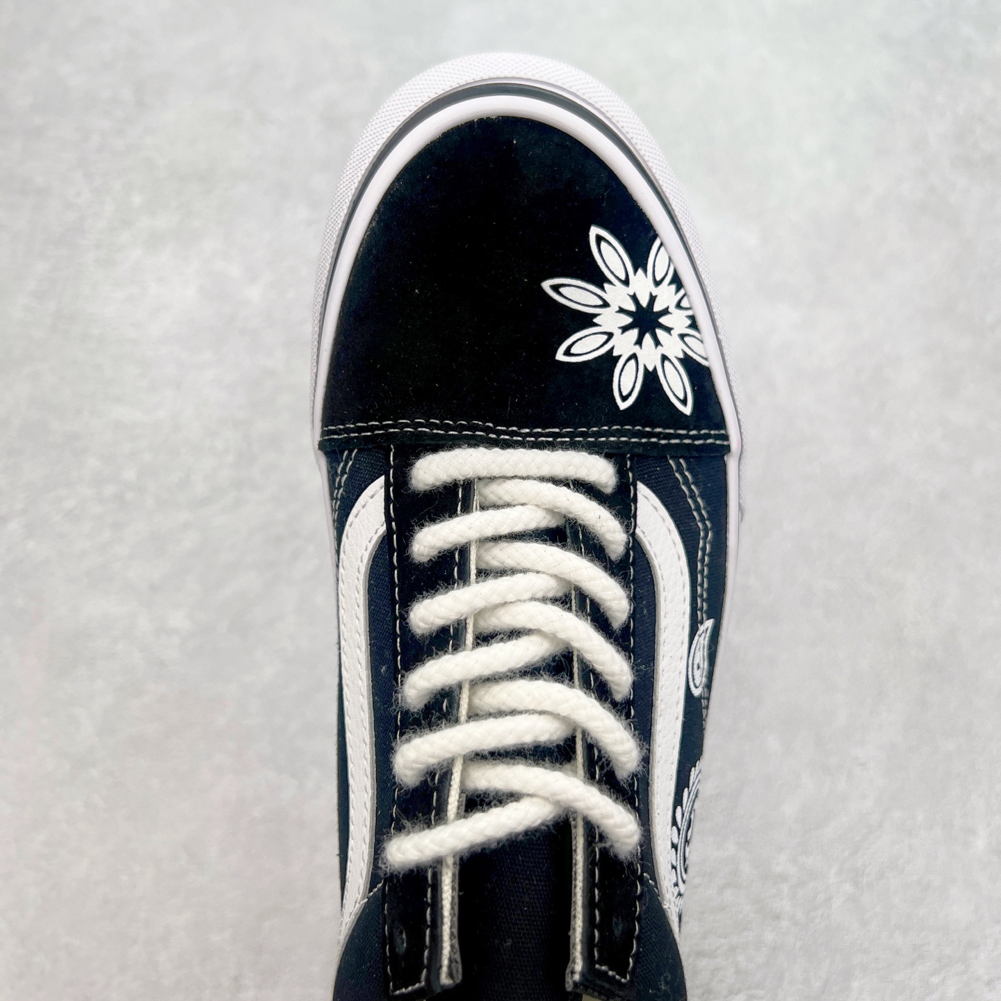 图片[4]-Vans Old Skool 玖制 腰果花 经典黑白复古高街百搭休闲帆布鞋 手绘腰果花印第安风 小众且高级 货号：VN000D3HY28 尺码：35 36 36.5 37 38 38.5 39 40 40.5 41 42 42.5 43 44-选品中心