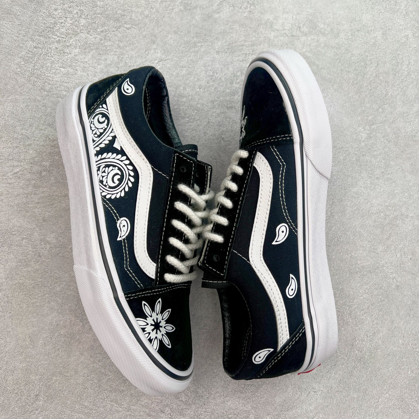 图片[3]-Vans Old Skool 玖制 腰果花 经典黑白复古高街百搭休闲帆布鞋 手绘腰果花印第安风 小众且高级 货号：VN000D3HY28 尺码：35 36 36.5 37 38 38.5 39 40 40.5 41 42 42.5 43 44-选品中心