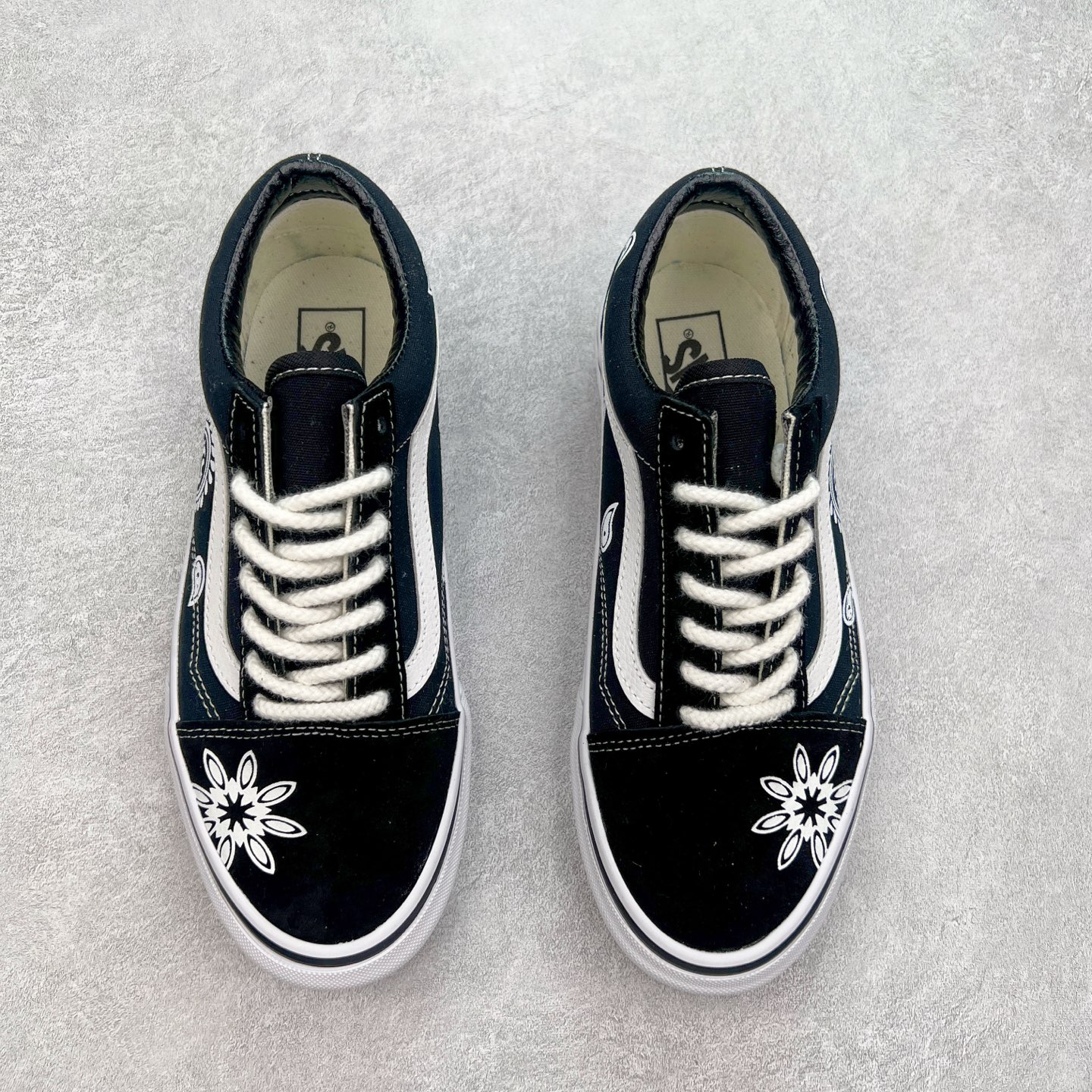 图片[2]-Vans Old Skool 玖制 腰果花 经典黑白复古高街百搭休闲帆布鞋 手绘腰果花印第安风 小众且高级 货号：VN000D3HY28 尺码：35 36 36.5 37 38 38.5 39 40 40.5 41 42 42.5 43 44-选品中心