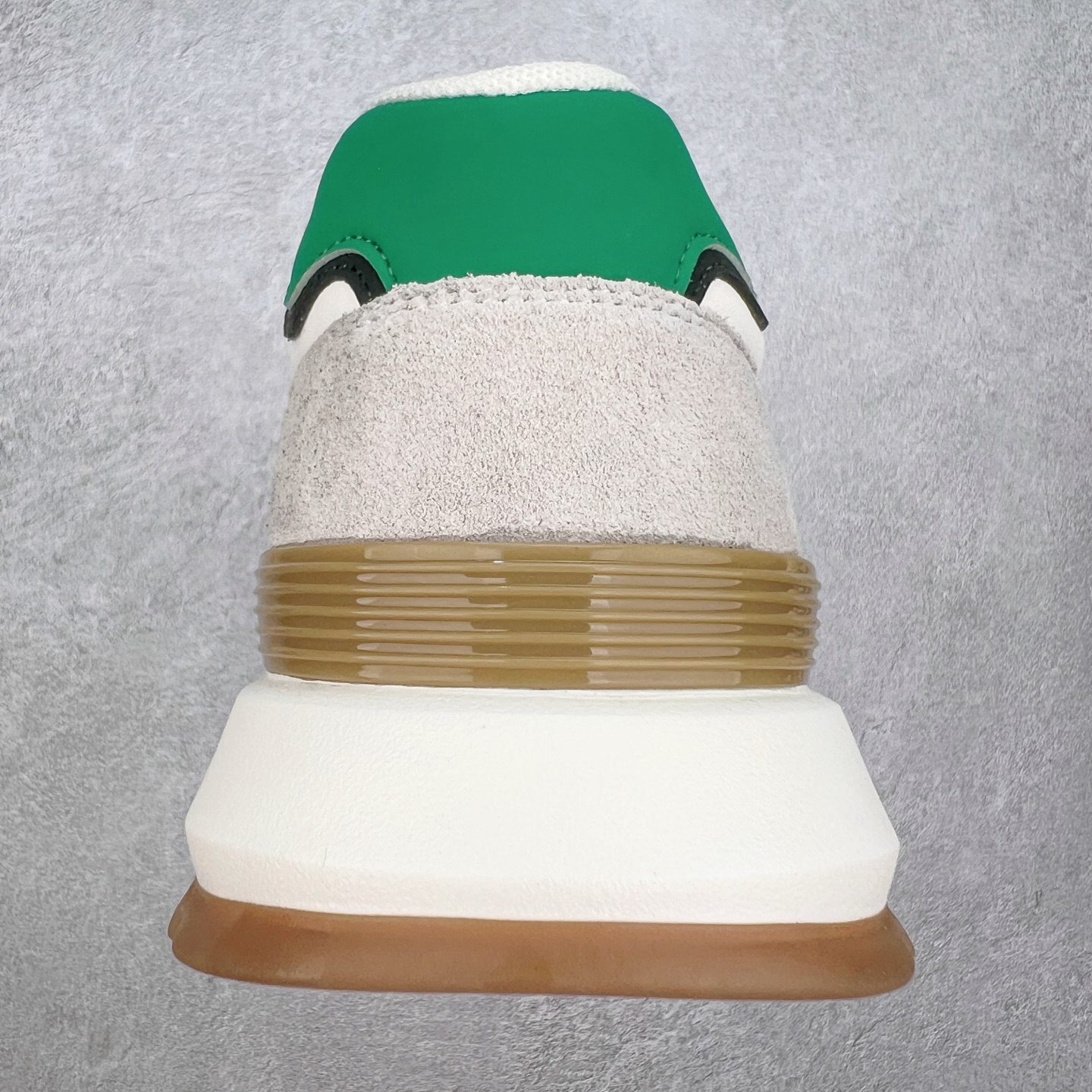 图片[8]-Valentino 华伦天奴 Rockstud untitled 厚底休闲小白鞋 明星同款 软羊皮低帮运动板鞋 经典百搭款绗缝格纹打造瞩目朋克风格 考究皮质构塑和简洁轮廓 流畅的线条奠定酷感基调 装饰质感橡胶效果 背面与鞋舌装饰 穿出了不一样的随性和时髦 阿那亚大秀可谓是刷爆了时尚圈 鞋面全油边 面料：定制牛皮+独家开模橡胶发泡大底 轻便防滑耐磨 脚感舒适 款式耐看做工精细 全套包装 尺码：39 40 41 42 43 44（皮鞋码）-选品中心