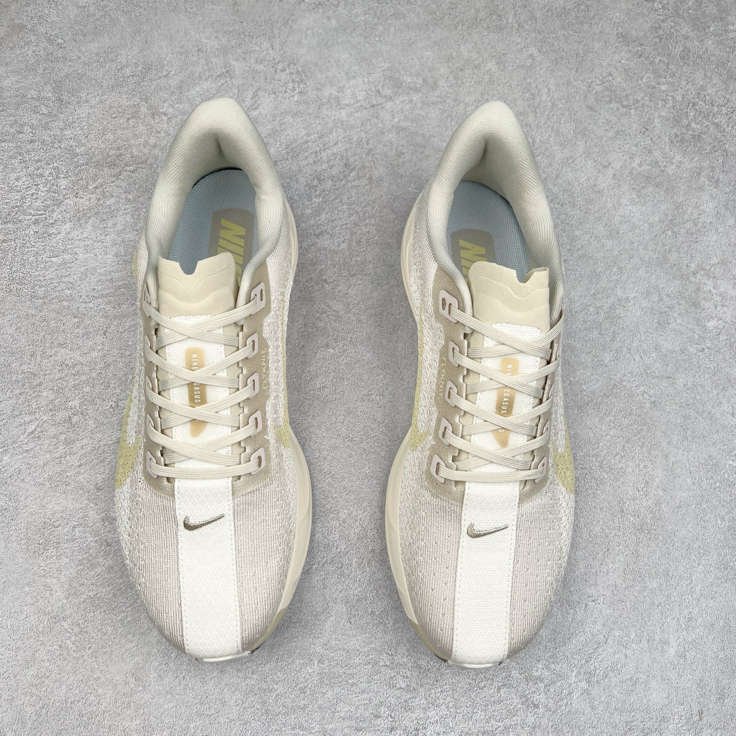 图片[2]-NK Zoom Pegasus Plus 超级飞马涡轮增压马拉松慢跑鞋 FQ7262 在设计上延续了原版鞋款的经典风格，向 Pegasus Turbo 致敬。鞋面采用 Flyknit 材质，巧妙地在不同区域实现紧密与松散的编织结合。标志性的尼龙中部条纹与原版 Turbo 设计呼应。原有的 Flywire 被内部毡织带替代。鞋领的衬垫和鞋跟支撑则为鞋面增添了完善的细节。与以往的 Turbo 型号采用双层泡沫不同，Pegasus Plus 使用了一体式 ZoomX 中底。鞋跟厚度为 35 毫米，前掌为 25 毫米，形成 10 毫米的落差，外底覆盖了大量橡胶，而 ZoomX 外露的部分也十分显眼。尺码：36 36.5 37.5 38 38.5 39 40 40.5 41 42 42.5 43 44 44.5 45-选品中心