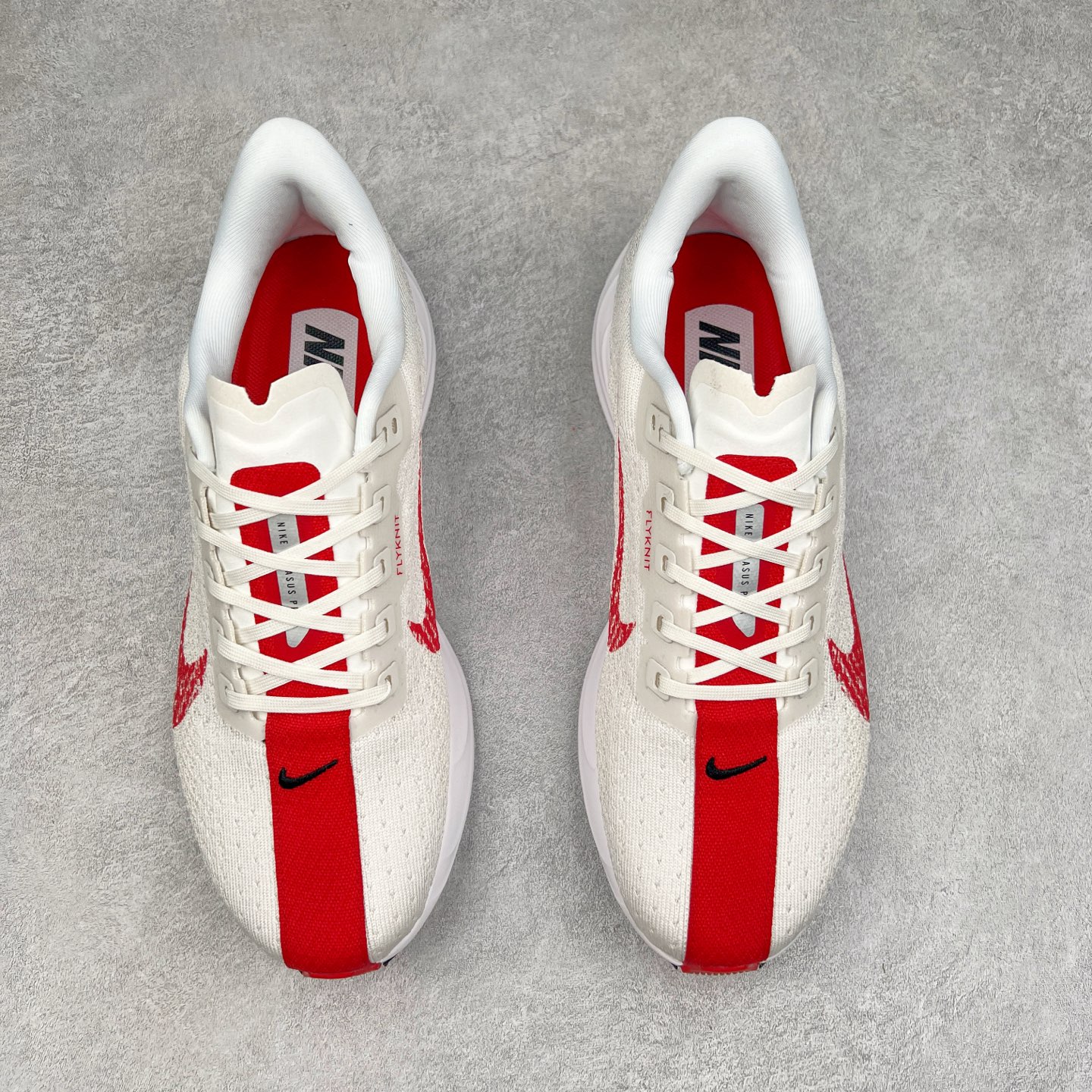 图片[2]-NK Zoom Pegasus Plus 超级飞马涡轮增压马拉松慢跑鞋 FQ7262 在设计上延续了原版鞋款的经典风格，向 Pegasus Turbo 致敬。鞋面采用 Flyknit 材质，巧妙地在不同区域实现紧密与松散的编织结合。标志性的尼龙中部条纹与原版 Turbo 设计呼应。原有的 Flywire 被内部毡织带替代。鞋领的衬垫和鞋跟支撑则为鞋面增添了完善的细节。与以往的 Turbo 型号采用双层泡沫不同，Pegasus Plus 使用了一体式 ZoomX 中底。鞋跟厚度为 35 毫米，前掌为 25 毫米，形成 10 毫米的落差，外底覆盖了大量橡胶，而 ZoomX 外露的部分也十分显眼。尺码：36 36.5 37.5 38 38.5 39 40 40.5 41 42 42.5 43 44 44.5 45-选品中心