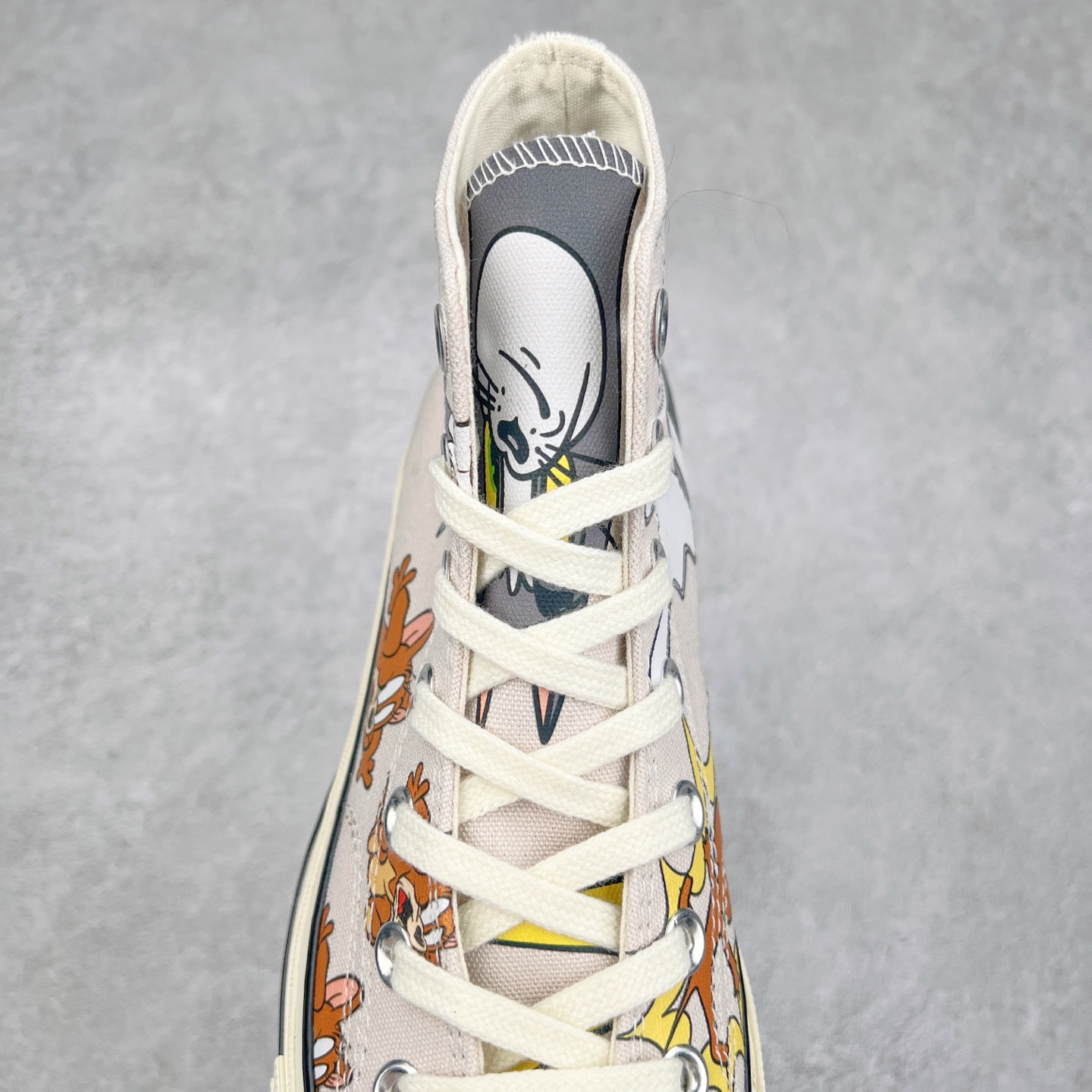 图片[5]-Converse x Tom and Jerry 匡威官方 猫和老鼠联名款 猫和老鼠85周年之际 与匡威再度携手 踏上怀旧之旅 全新联名登场 以猫和老鼠故事为灵感 经典1970s鞋型搭配鞋身动漫印花 经典动画片段 上演猫鼠追逐搞怪场景 挑动了全年龄段的DNA 童年回忆拉满 货号：A15111C 尺码：35 36 36.5 37 37.5 38 39 39.5 40 41 41.5 42 42.5 43 44-选品中心