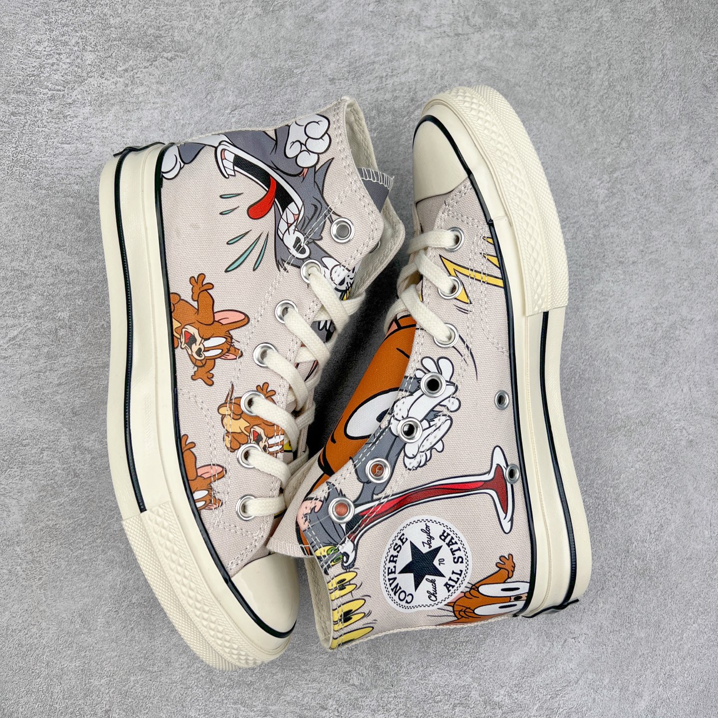 图片[3]-Converse x Tom and Jerry 匡威官方 猫和老鼠联名款 猫和老鼠85周年之际 与匡威再度携手 踏上怀旧之旅 全新联名登场 以猫和老鼠故事为灵感 经典1970s鞋型搭配鞋身动漫印花 经典动画片段 上演猫鼠追逐搞怪场景 挑动了全年龄段的DNA 童年回忆拉满 货号：A15111C 尺码：35 36 36.5 37 37.5 38 39 39.5 40 41 41.5 42 42.5 43 44-选品中心