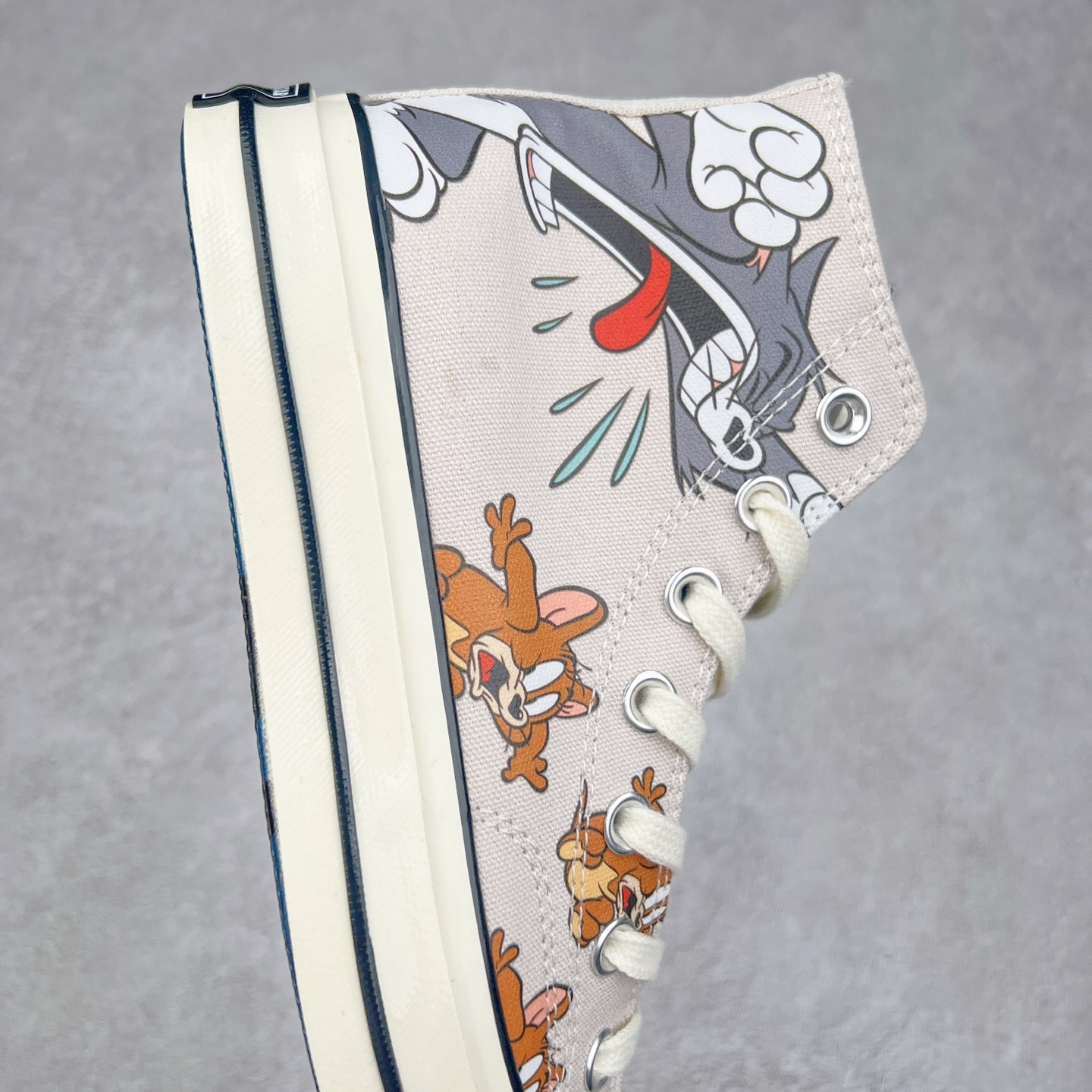 图片[6]-Converse x Tom and Jerry 匡威官方 猫和老鼠联名款 猫和老鼠85周年之际 与匡威再度携手 踏上怀旧之旅 全新联名登场 以猫和老鼠故事为灵感 经典1970s鞋型搭配鞋身动漫印花 经典动画片段 上演猫鼠追逐搞怪场景 挑动了全年龄段的DNA 童年回忆拉满 货号：A15111C 尺码：35 36 36.5 37 37.5 38 39 39.5 40 41 41.5 42 42.5 43 44-选品中心
