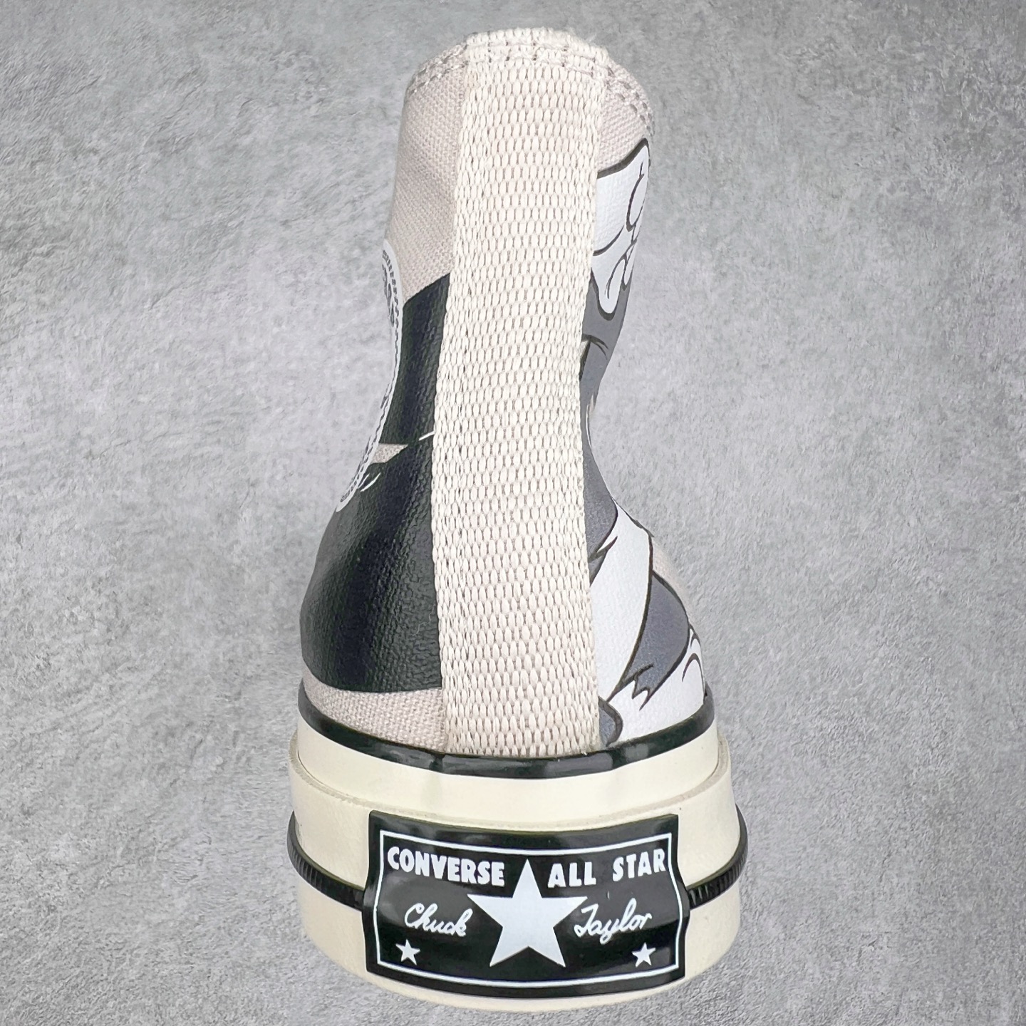 图片[8]-Converse x Tom and Jerry 匡威官方 猫和老鼠联名款 猫和老鼠85周年之际 与匡威再度携手 踏上怀旧之旅 全新联名登场 以猫和老鼠故事为灵感 经典1970s鞋型搭配鞋身动漫印花 经典动画片段 上演猫鼠追逐搞怪场景 挑动了全年龄段的DNA 童年回忆拉满 货号：A15111C 尺码：35 36 36.5 37 37.5 38 39 39.5 40 41 41.5 42 42.5 43 44-选品中心