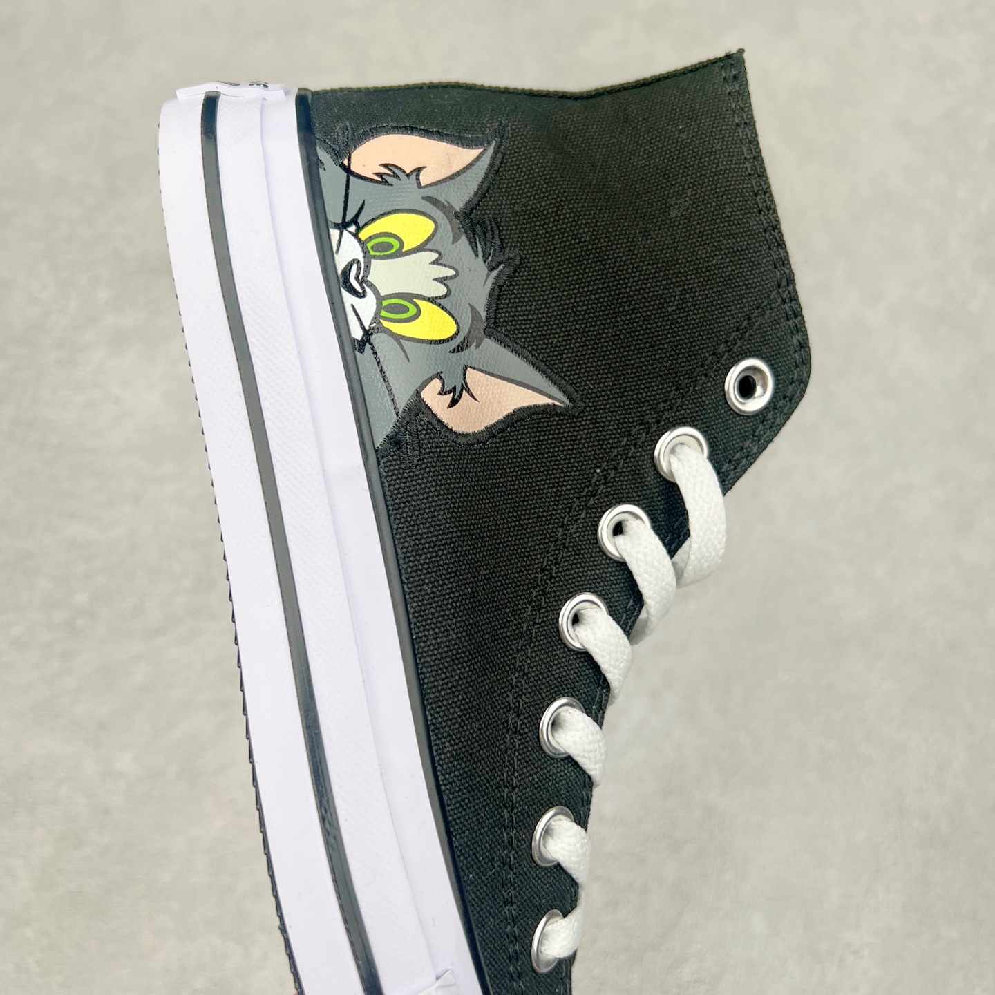 图片[6]-Tom and Jerry x Converse Chuck Taylor 匡威官方 猫和老鼠联名款 猫和老鼠85周年之际 与匡威再度携手 踏上怀旧之旅 全新联名登场 以猫和老鼠故事为灵感 古早All Star 鞋型搭配经典动漫印花 上演猫鼠追逐搞怪场景 挑动了全年龄段的DNA 童年回忆拉满 货号：A15113C 黑色 货号：A15112C 白色 尺码：35 36 36.5 37 37.5 38 39 39.5 40 41 41.5 42 42.5 43 44-选品中心