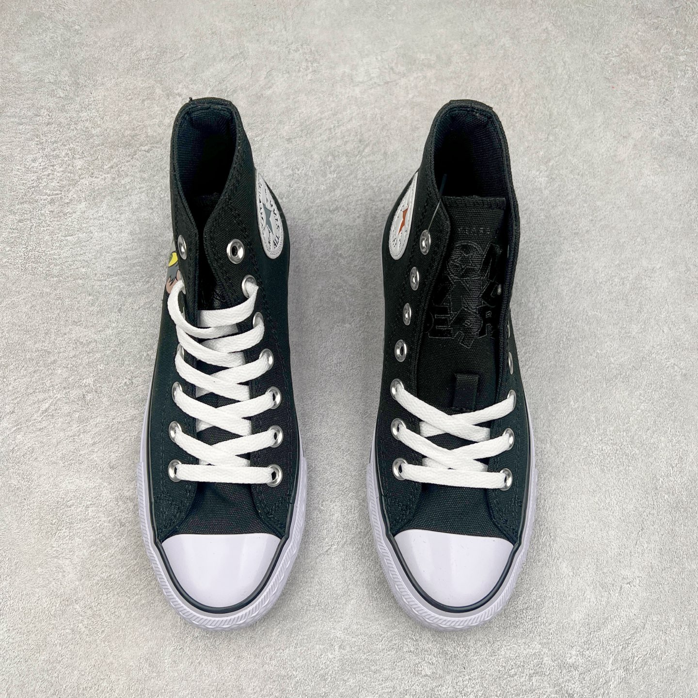 图片[2]-Tom and Jerry x Converse Chuck Taylor 匡威官方 猫和老鼠联名款 猫和老鼠85周年之际 与匡威再度携手 踏上怀旧之旅 全新联名登场 以猫和老鼠故事为灵感 古早All Star 鞋型搭配经典动漫印花 上演猫鼠追逐搞怪场景 挑动了全年龄段的DNA 童年回忆拉满 货号：A15113C 黑色 货号：A15112C 白色 尺码：35 36 36.5 37 37.5 38 39 39.5 40 41 41.5 42 42.5 43 44-选品中心