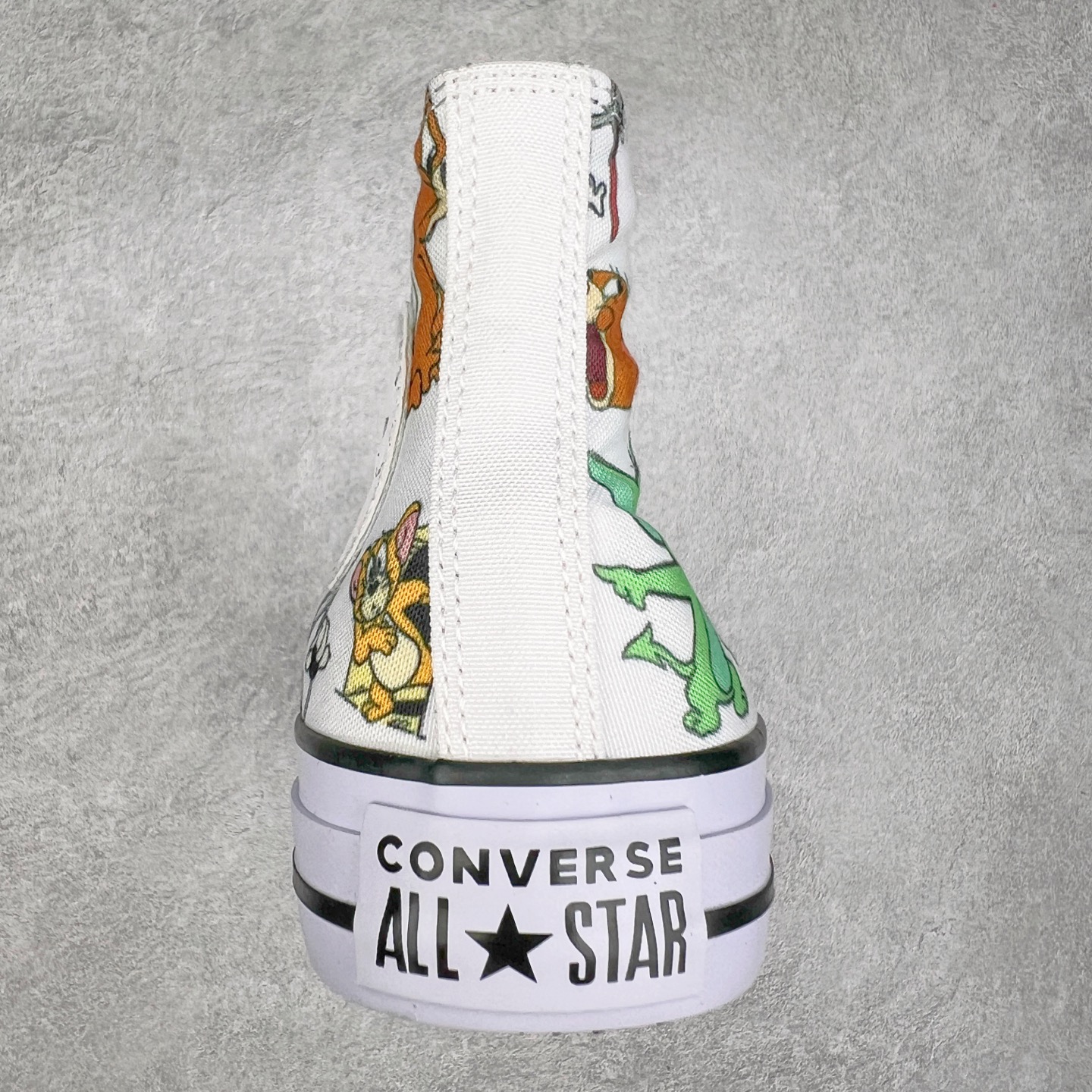 图片[8]-Tom and Jerry x Converse Chuck Taylor 匡威官方 猫和老鼠联名款 猫和老鼠85周年之际 与匡威再度携手 踏上怀旧之旅 全新联名登场 以猫和老鼠故事为灵感 古早All Star 鞋型搭配经典动漫印花 上演猫鼠追逐搞怪场景 挑动了全年龄段的DNA 童年回忆拉满 货号：A15113C 黑色 货号：A15112C 白色 尺码：35 36 36.5 37 37.5 38 39 39.5 40 41 41.5 42 42.5 43 44-选品中心