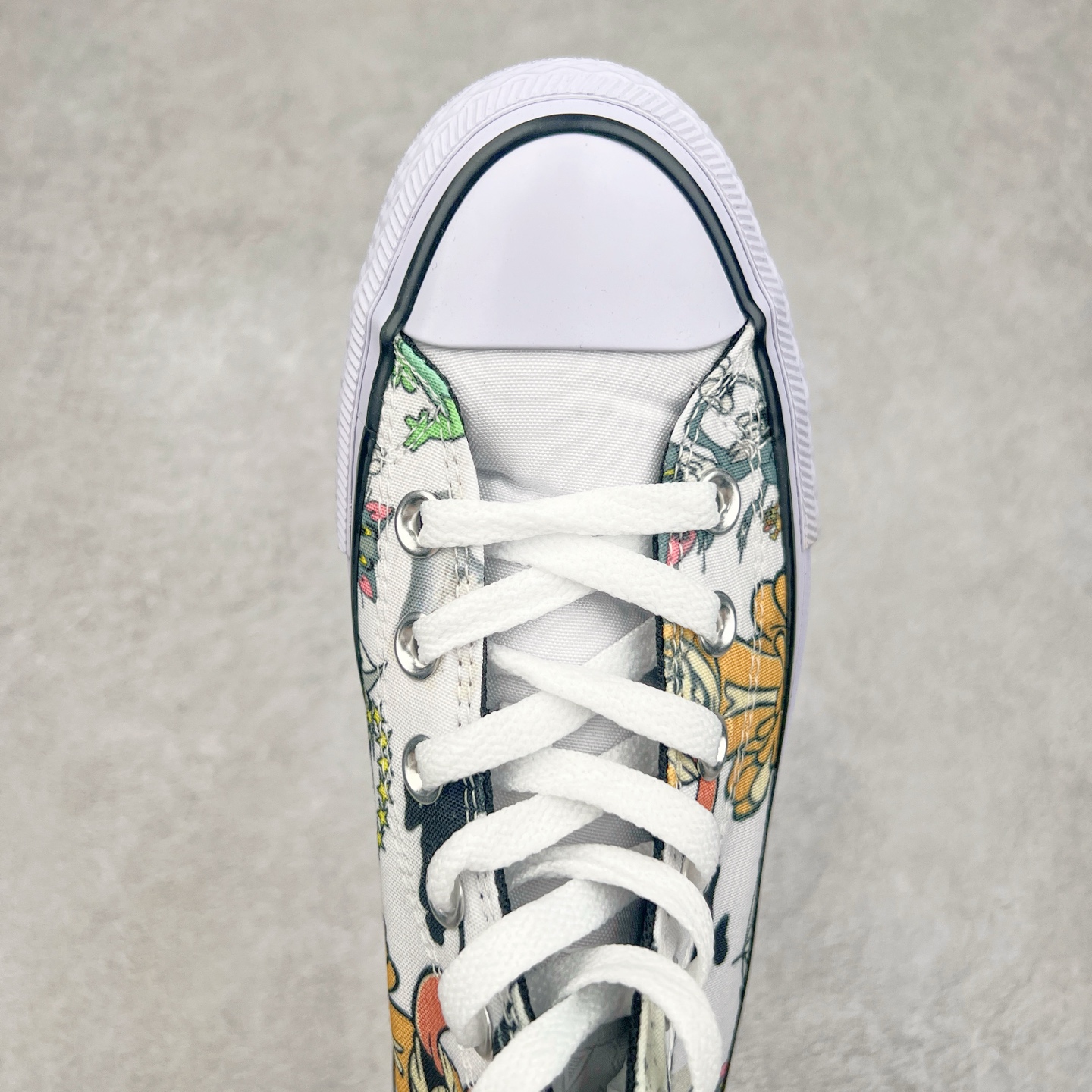 图片[4]-Tom and Jerry x Converse Chuck Taylor 匡威官方 猫和老鼠联名款 猫和老鼠85周年之际 与匡威再度携手 踏上怀旧之旅 全新联名登场 以猫和老鼠故事为灵感 古早All Star 鞋型搭配经典动漫印花 上演猫鼠追逐搞怪场景 挑动了全年龄段的DNA 童年回忆拉满 货号：A15113C 黑色 货号：A15112C 白色 尺码：35 36 36.5 37 37.5 38 39 39.5 40 41 41.5 42 42.5 43 44-选品中心